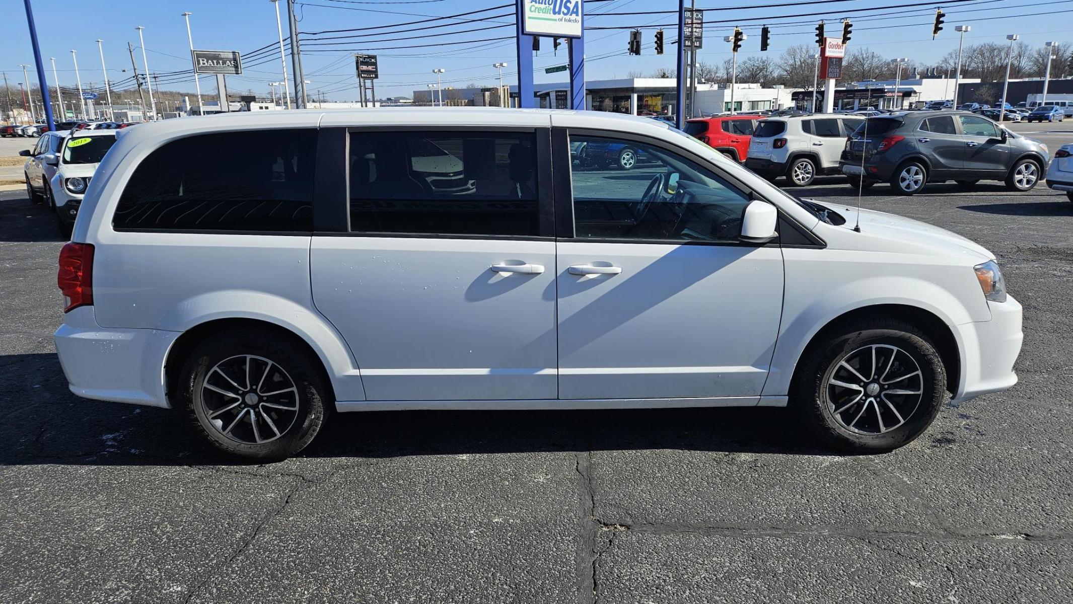 2018 WHITE Dodge GRAND CARAVAN SE (2C4RDGBG4JR) with an Other engine, located at 5744 Central Avenue, Toledo, OH, 43615, (419) 724-0130, 41.676781, -83.682137 - 2018 Dodge GRAND CARAVAN SE - Photo#2