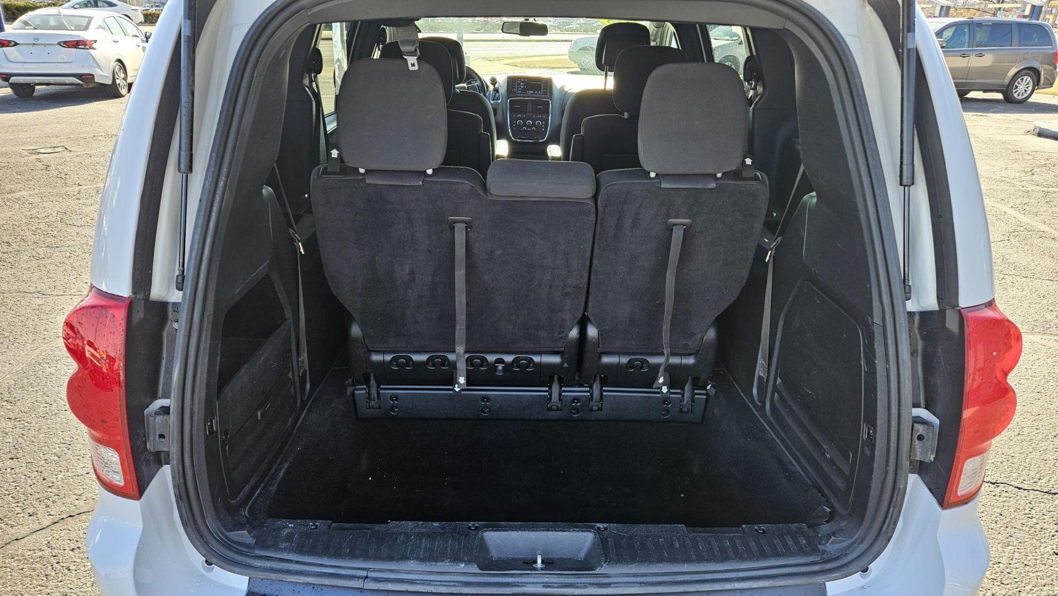 2018 WHITE Dodge GRAND CARAVAN SE (2C4RDGBG4JR) with an Other engine, located at 5744 Central Avenue, Toledo, OH, 43615, (419) 724-0130, 41.676781, -83.682137 - 2018 Dodge GRAND CARAVAN SE - Photo#9