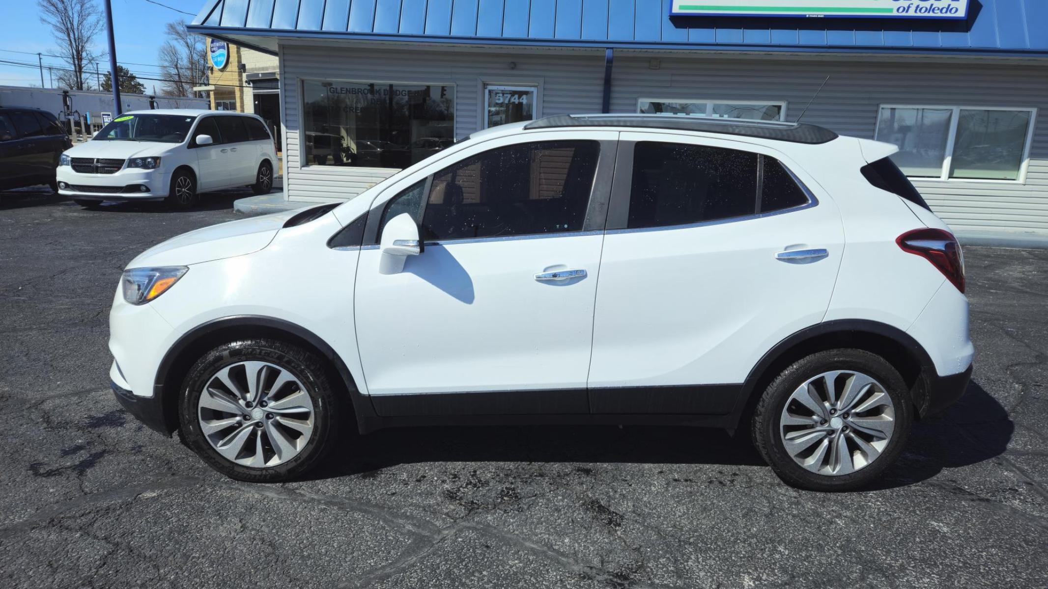 2019 WHITE /BROWN Buick ENCORE Preferred FWD (KL4CJASB1KB) with an 1.4L L4 DOHC 16V TURBO engine, 6A transmission, located at 5744 Central Avenue, Toledo, OH, 43615, (419) 724-0130, 41.676781, -83.682137 - 2019 Buick ENCORE Preferred FWD - Photo#7