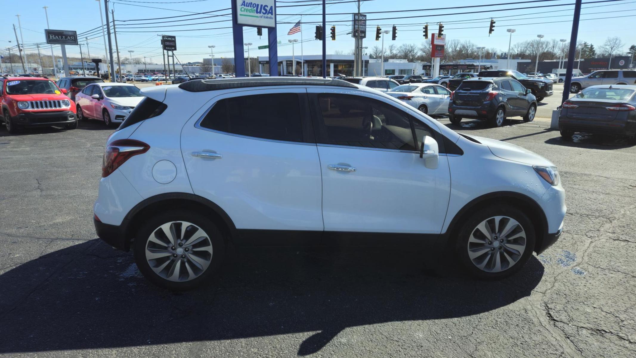 2019 WHITE /BROWN Buick ENCORE Preferred FWD (KL4CJASB1KB) with an 1.4L L4 DOHC 16V TURBO engine, 6A transmission, located at 5744 Central Avenue, Toledo, OH, 43615, (419) 724-0130, 41.676781, -83.682137 - 2019 Buick ENCORE Preferred FWD - Photo#9