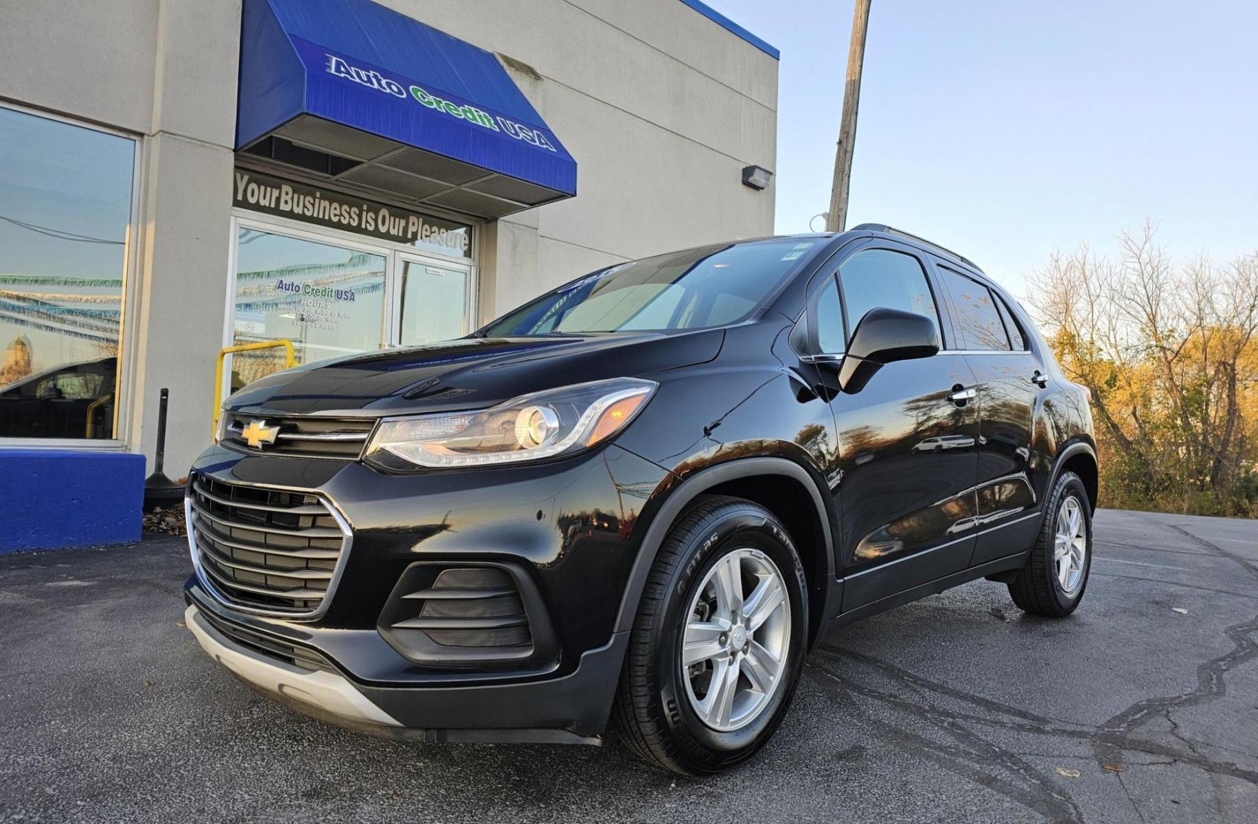 2018 BLACK /BLACK Chevrolet TRAX LT FWD (3GNCJLSB8JL) with an 1.4L L4 DOHC 16V engine, 6A transmission, located at 502 South Main Street, Columbia City, IN, 46725, (260) 244-4645, 41.151382, -85.490578 - 2018 Chevrolet TRAX LT FWD - Photo#1