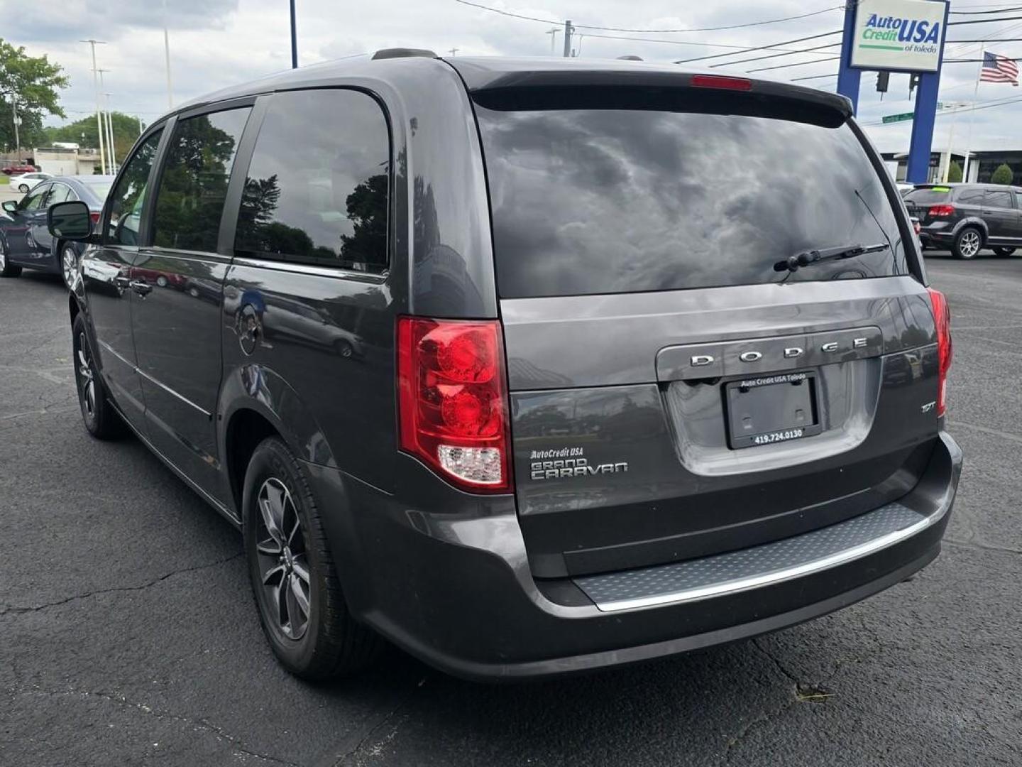 2016 GRAY DODGE GRAND CARAVAN SXT (2C4RDGCGXGR) with an Other engine, located at 5744 Central Avenue, Toledo, OH, 43615, (419) 724-0130, 41.676781, -83.682137 - 2016 DODGE GRAND CARAVAN SXT - Photo#2