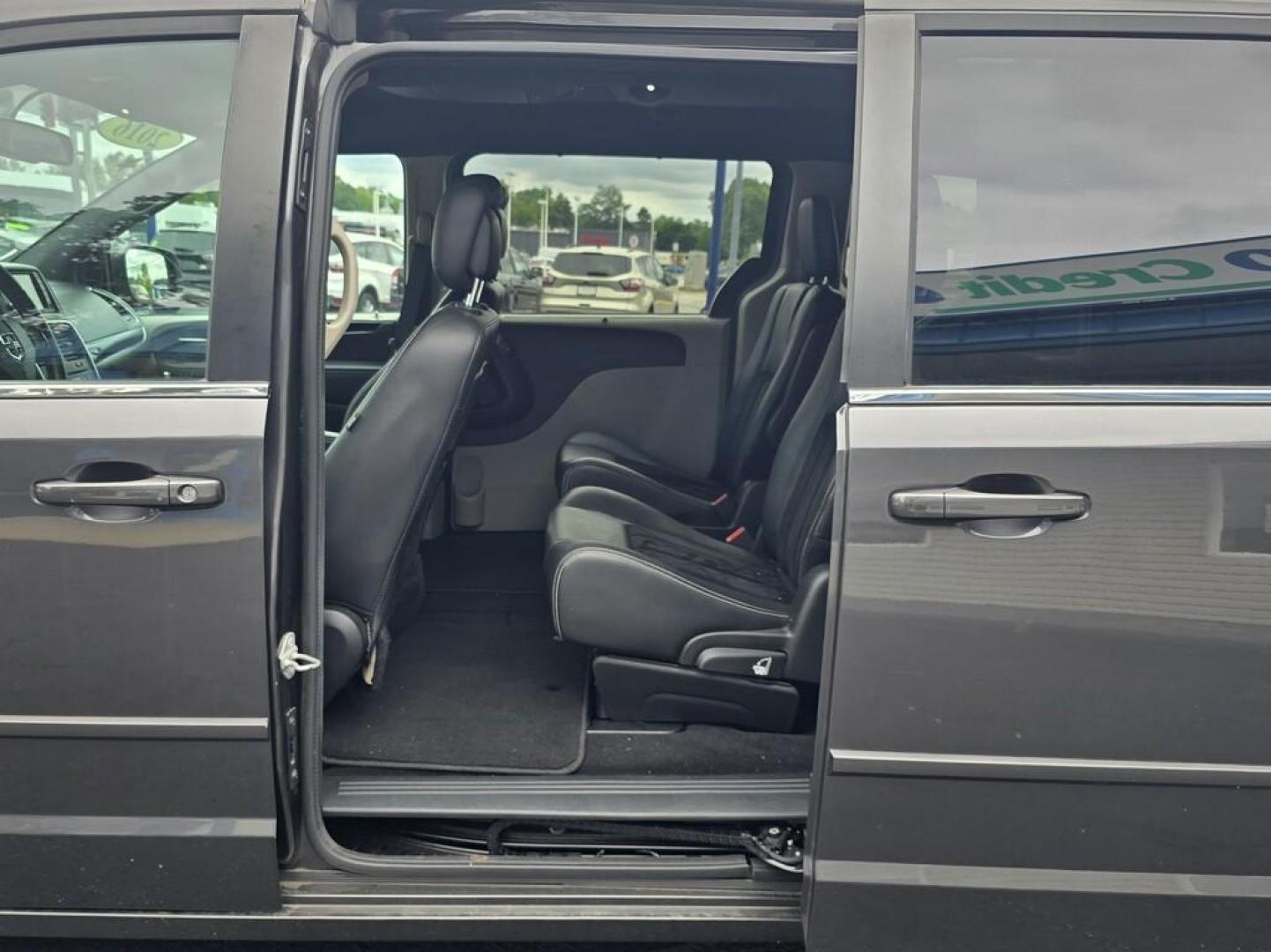 2016 GRAY DODGE GRAND CARAVAN SXT (2C4RDGCGXGR) with an Other engine, located at 5744 Central Avenue, Toledo, OH, 43615, (419) 724-0130, 41.676781, -83.682137 - 2016 DODGE GRAND CARAVAN SXT - Photo#5