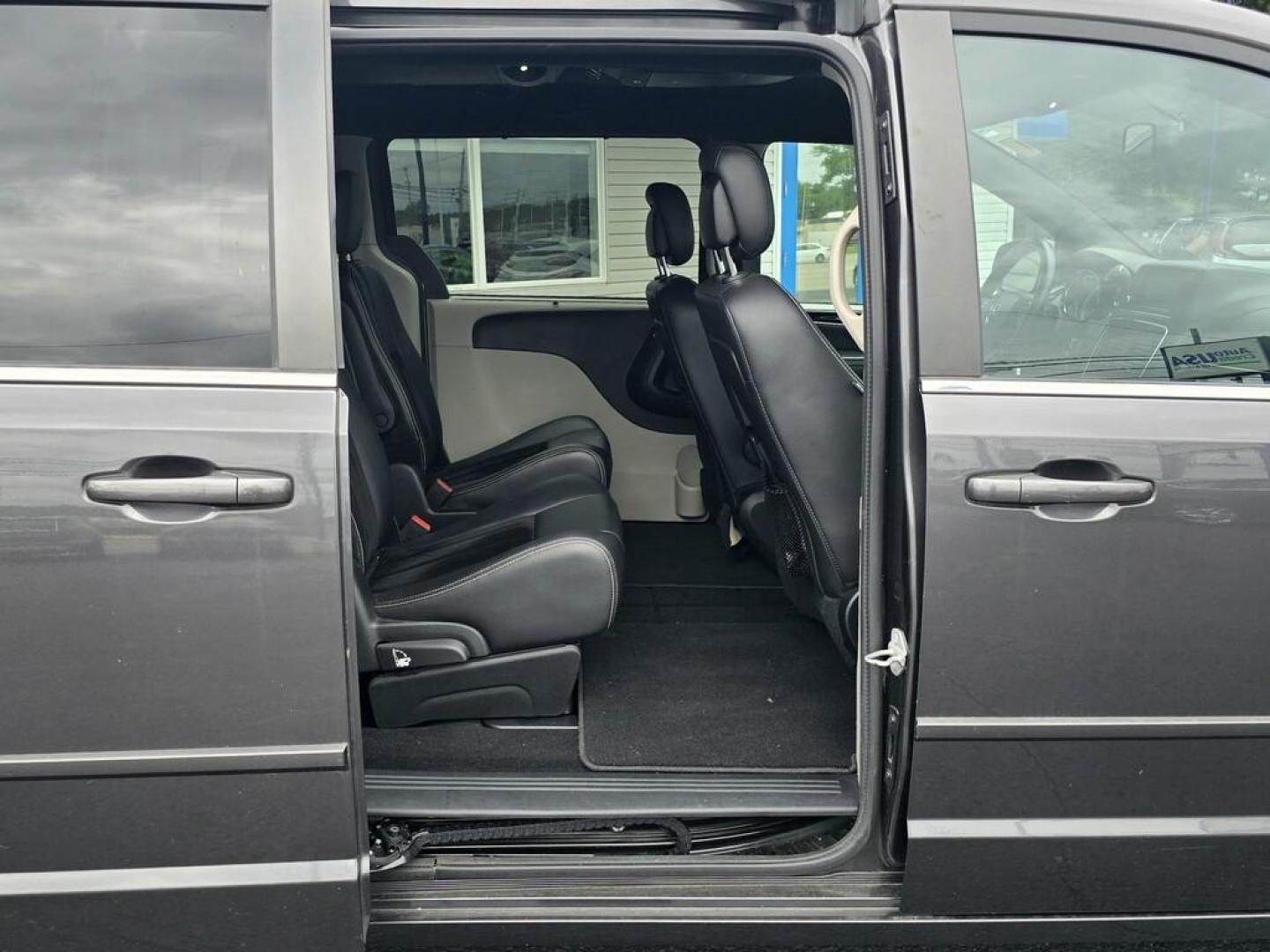 2016 GRAY DODGE GRAND CARAVAN SXT (2C4RDGCGXGR) with an Other engine, located at 5744 Central Avenue, Toledo, OH, 43615, (419) 724-0130, 41.676781, -83.682137 - 2016 DODGE GRAND CARAVAN SXT - Photo#7