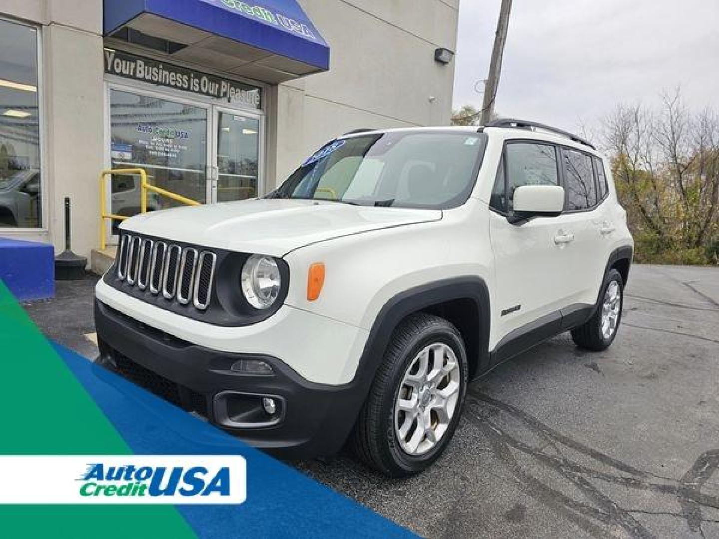 2018 WHITE /Black Jeep RENEGADE LATITUDE Latitude FWD (ZACCJABB6JP) with an 2.4L L4 DOHC 16V engine, 6M transmission, located at 502 South Main Street, Columbia City, IN, 46725, (260) 244-4645, 41.151382, -85.490578 - 2018 Jeep RENEGADE LATITUDE Latitude FWD - Photo#0