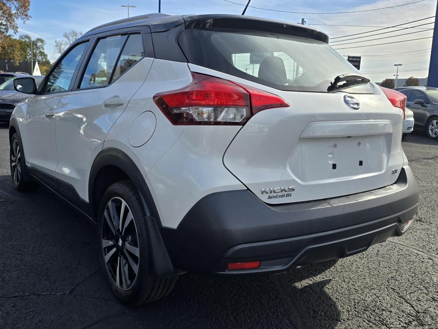 2018 WHITE NISSAN KICKS SV (3N1CP5CU2JL) with an Other engine, located at 5744 Central Avenue, Toledo, OH, 43615, (419) 724-0130, 41.676781, -83.682137 - 2018 NISSAN KICKS SV - Photo#3
