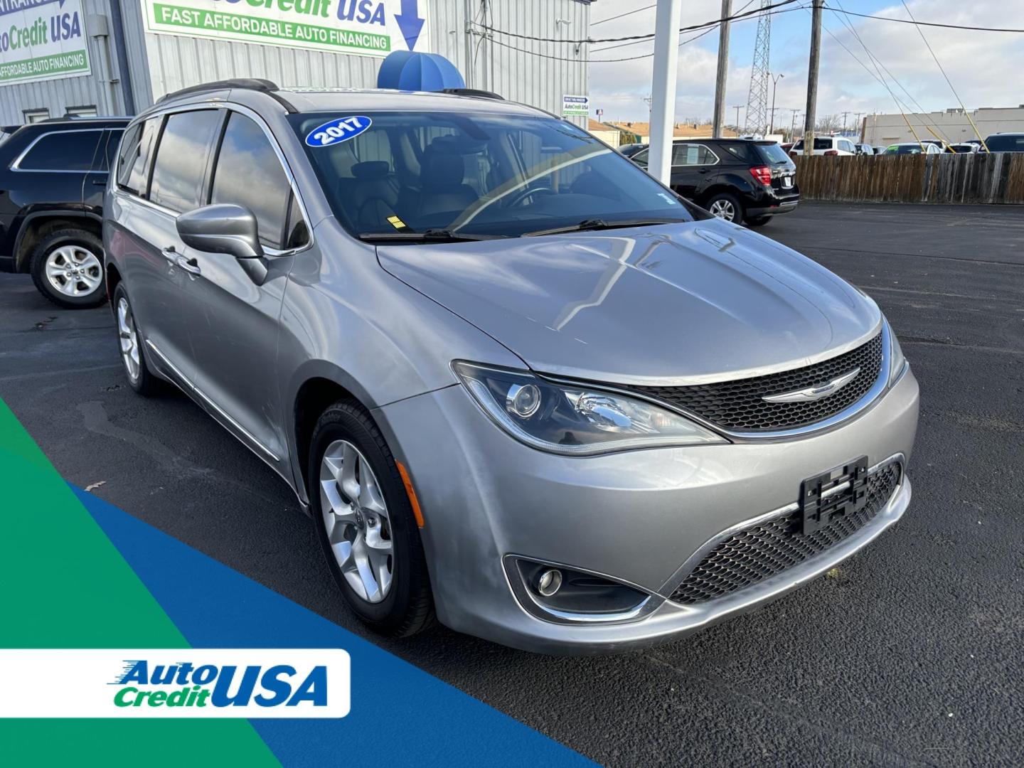 2017 SILVER CHRYSLER PACIFICA TOURING L (2C4RC1BG0HR) with an Other engine, located at 100 West Coliseum Boulevard, Fort Wayne, IN, 46805, (260) 471-0567, 41.118340, -85.141014 - 2017 CHRYSLER PACIFICA TOURING L - Photo#0