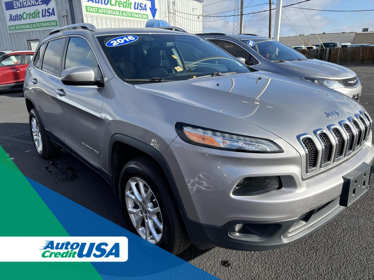 2016 GREY /Black Jeep CHEROKEE LATITUDE Latitude 4WD (1C4PJMCSXGW) with an 3.2L V6 DOHC 24V engine, 9-Speed Automatic transmission, located at 100 West Coliseum Boulevard, Fort Wayne, IN, 46805, (260) 471-0567, 41.118340, -85.141014 - 2016 Jeep CHEROKEE LATITUDE Latitude 4WD - Photo#0