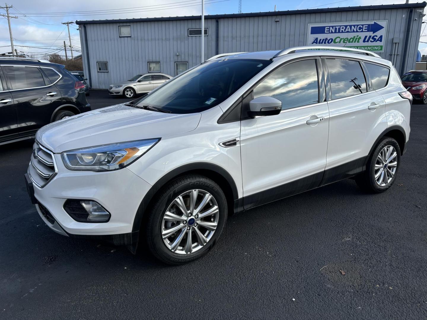 2017 WHITE Ford ESCAPE TITANIUM Titanium FWD (1FMCU0J9XHU) with an 2.0L L4 DOHC 16V engine, 6A transmission, located at 100 West Coliseum Boulevard, Fort Wayne, IN, 46805, (260) 471-0567, 41.118340, -85.141014 - 2017 Ford ESCAPE TITANIUM Titanium FWD - Photo#3