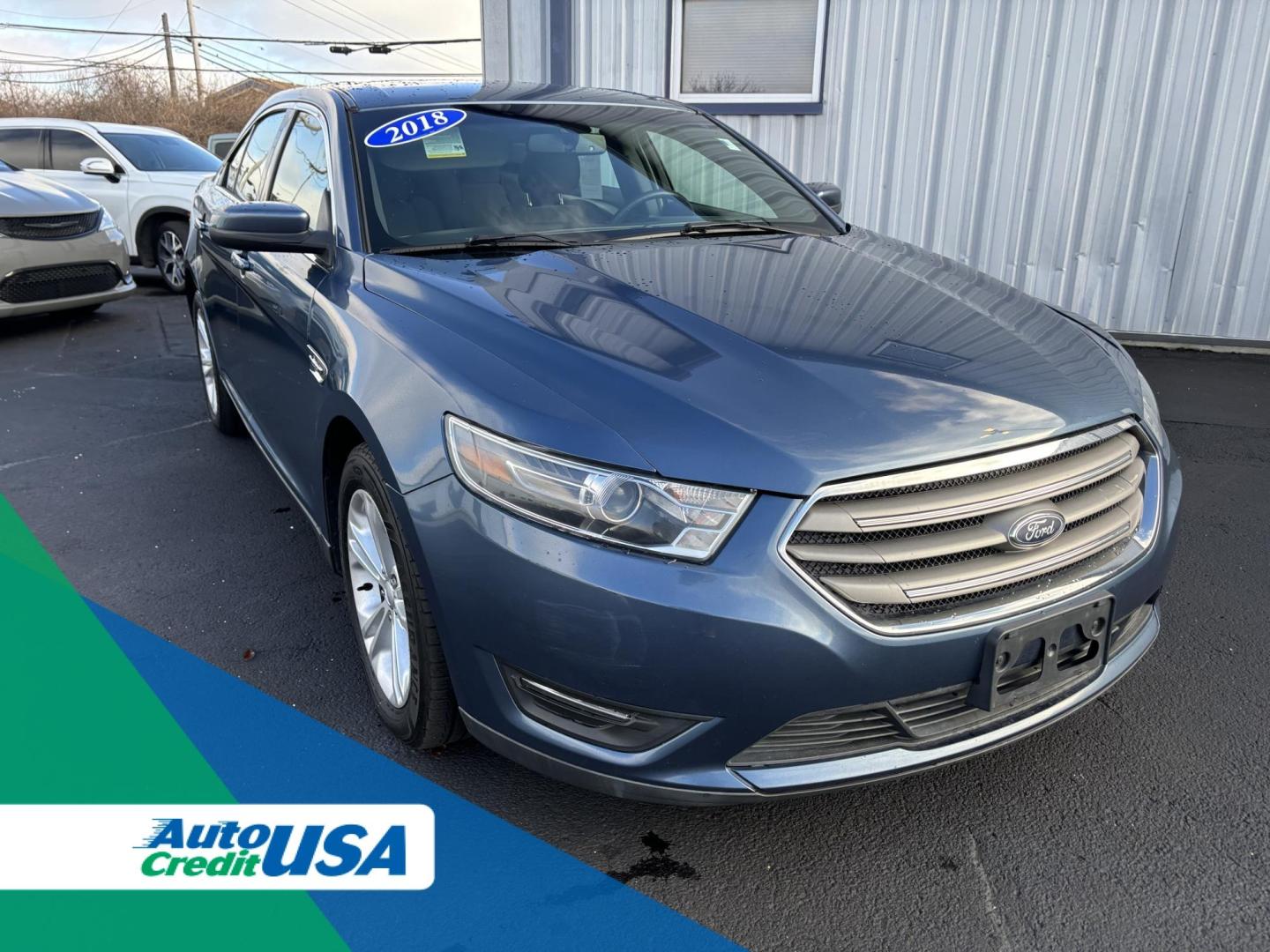 2018 BLUE /Black Ford TAURUS SEL SEL FWD (1FAHP2E88JG) with an 3.5L V6 DOHC 24V engine, 6A transmission, located at 100 West Coliseum Boulevard, Fort Wayne, IN, 46805, (260) 471-0567, 41.118340, -85.141014 - 2018 Ford TAURUS SEL SEL FWD - Photo#0