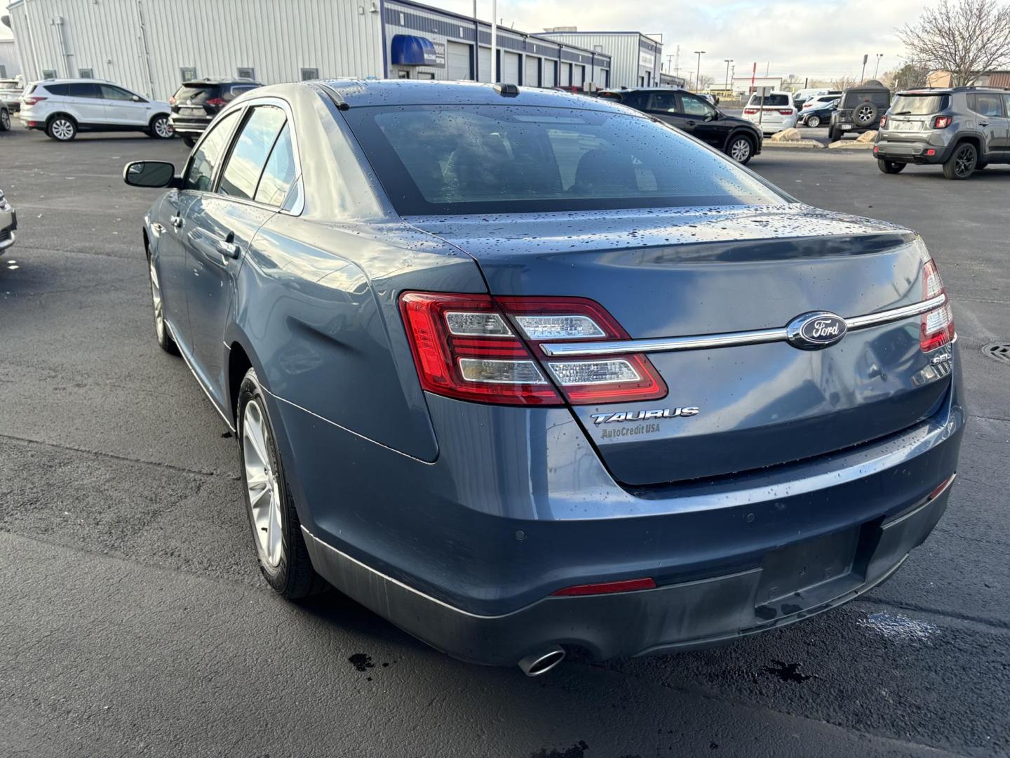 2018 BLUE /Black Ford TAURUS SEL SEL FWD (1FAHP2E88JG) with an 3.5L V6 DOHC 24V engine, 6A transmission, located at 100 West Coliseum Boulevard, Fort Wayne, IN, 46805, (260) 471-0567, 41.118340, -85.141014 - 2018 Ford TAURUS SEL SEL FWD - Photo#3
