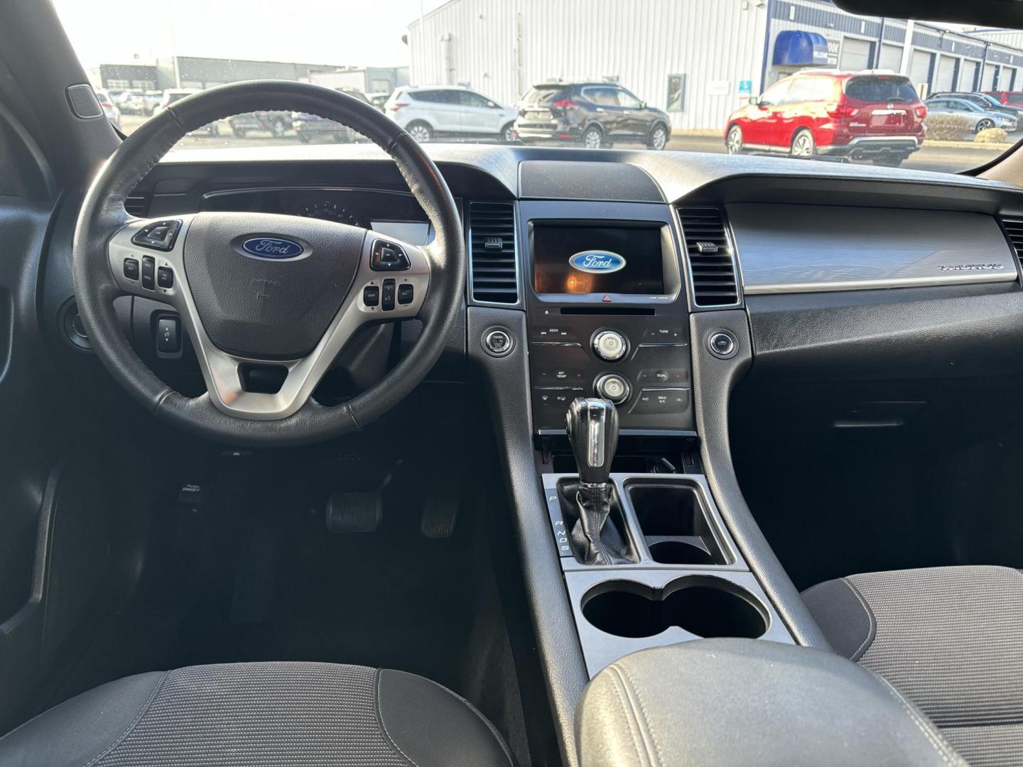 2018 BLUE /Black Ford TAURUS SEL SEL FWD (1FAHP2E88JG) with an 3.5L V6 DOHC 24V engine, 6A transmission, located at 100 West Coliseum Boulevard, Fort Wayne, IN, 46805, (260) 471-0567, 41.118340, -85.141014 - 2018 Ford TAURUS SEL SEL FWD - Photo#5