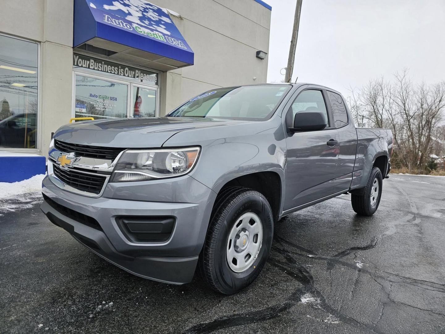2018 SILVER /BLACK Chevrolet COLORADO WORK TRUCK Work Truck Ext. Cab 2WD (1GCHSBEA6J1) with an 2.5L L4 DOHC 16V GAS engine, 6A transmission, located at 502 South Main Street, Columbia City, IN, 46725, (260) 244-4645, 41.151382, -85.490578 - 2018 Chevrolet COLORADO WORK TRUCK Work Truck Ext. Cab 2WD - Photo#1