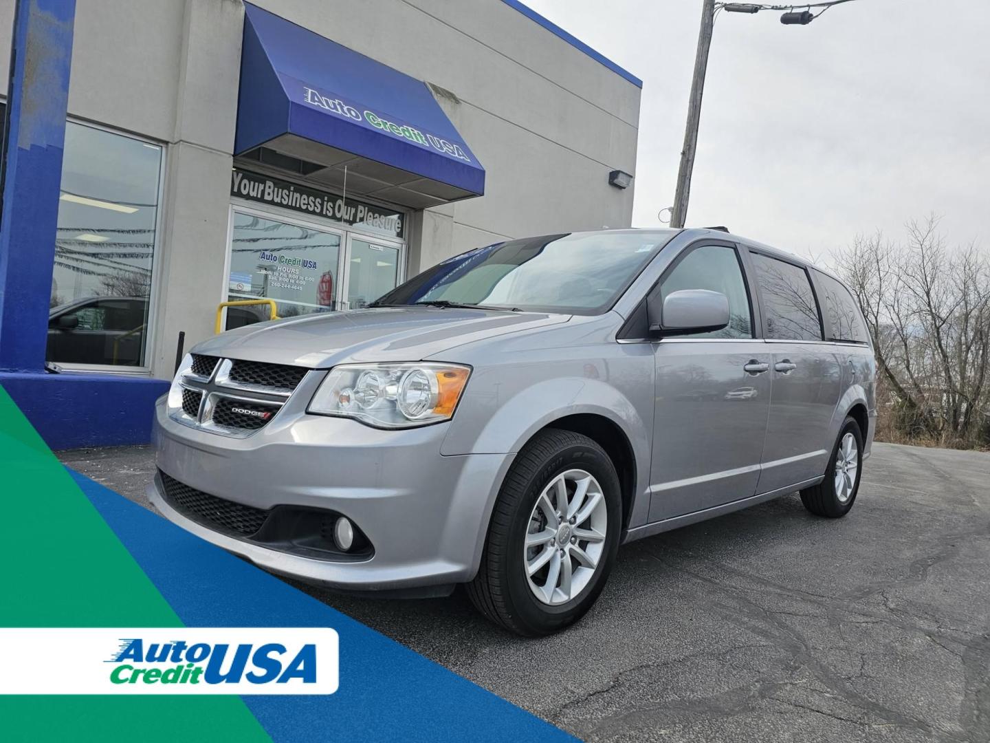 2019 SILVER /BLACK Dodge GRAND CARAVAN SXT SXT (2C4RDGCG1KR) with an 3.6L V6 DOHC 24V engine, 6A transmission, located at 502 South Main Street, Columbia City, IN, 46725, (260) 244-4645, 41.151382, -85.490578 - 2019 Dodge GRAND CARAVAN SXT SXT - Photo#0