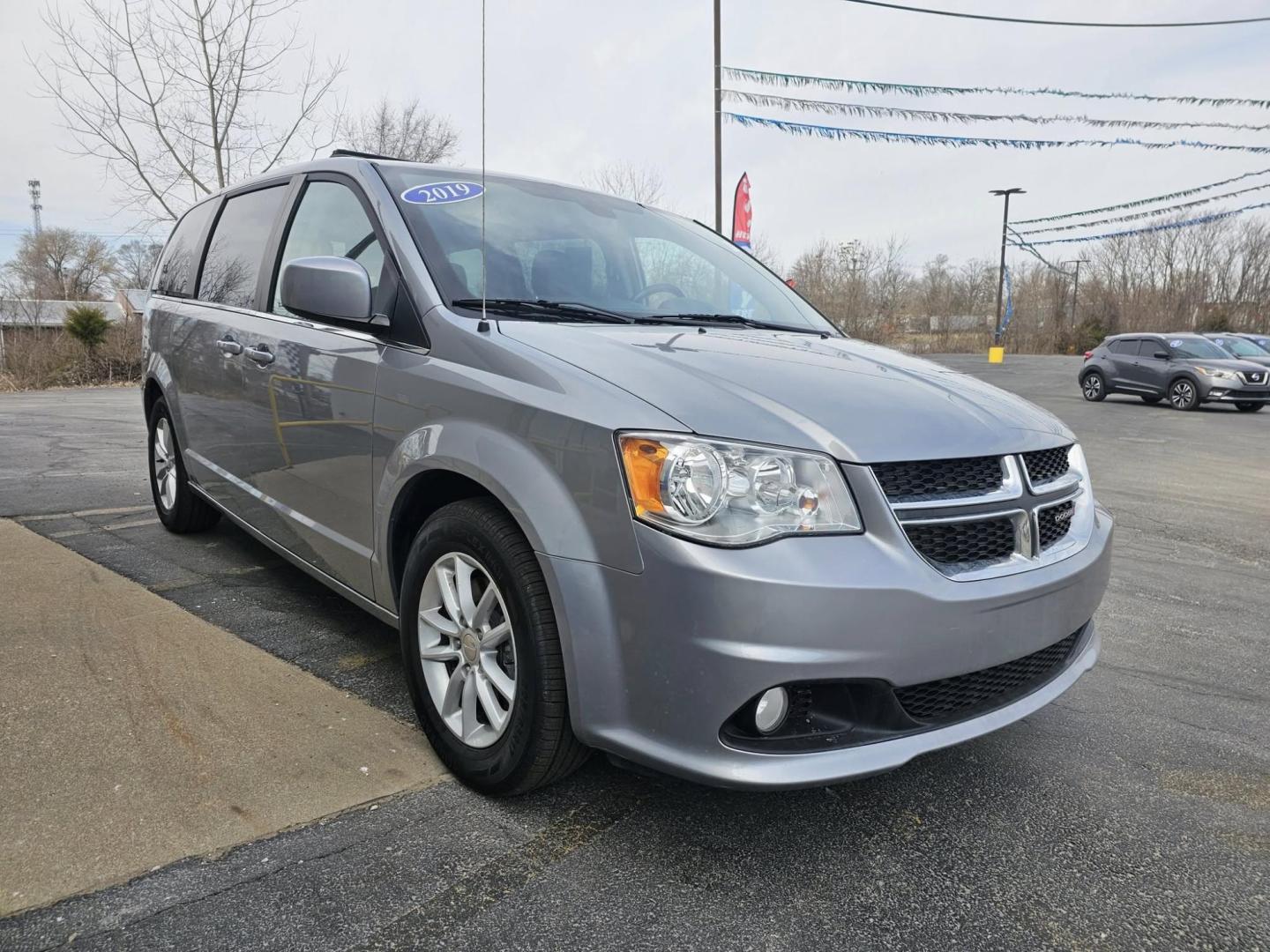 2019 SILVER /BLACK Dodge GRAND CARAVAN SXT SXT (2C4RDGCG1KR) with an 3.6L V6 DOHC 24V engine, 6A transmission, located at 502 South Main Street, Columbia City, IN, 46725, (260) 244-4645, 41.151382, -85.490578 - 2019 Dodge GRAND CARAVAN SXT SXT - Photo#1
