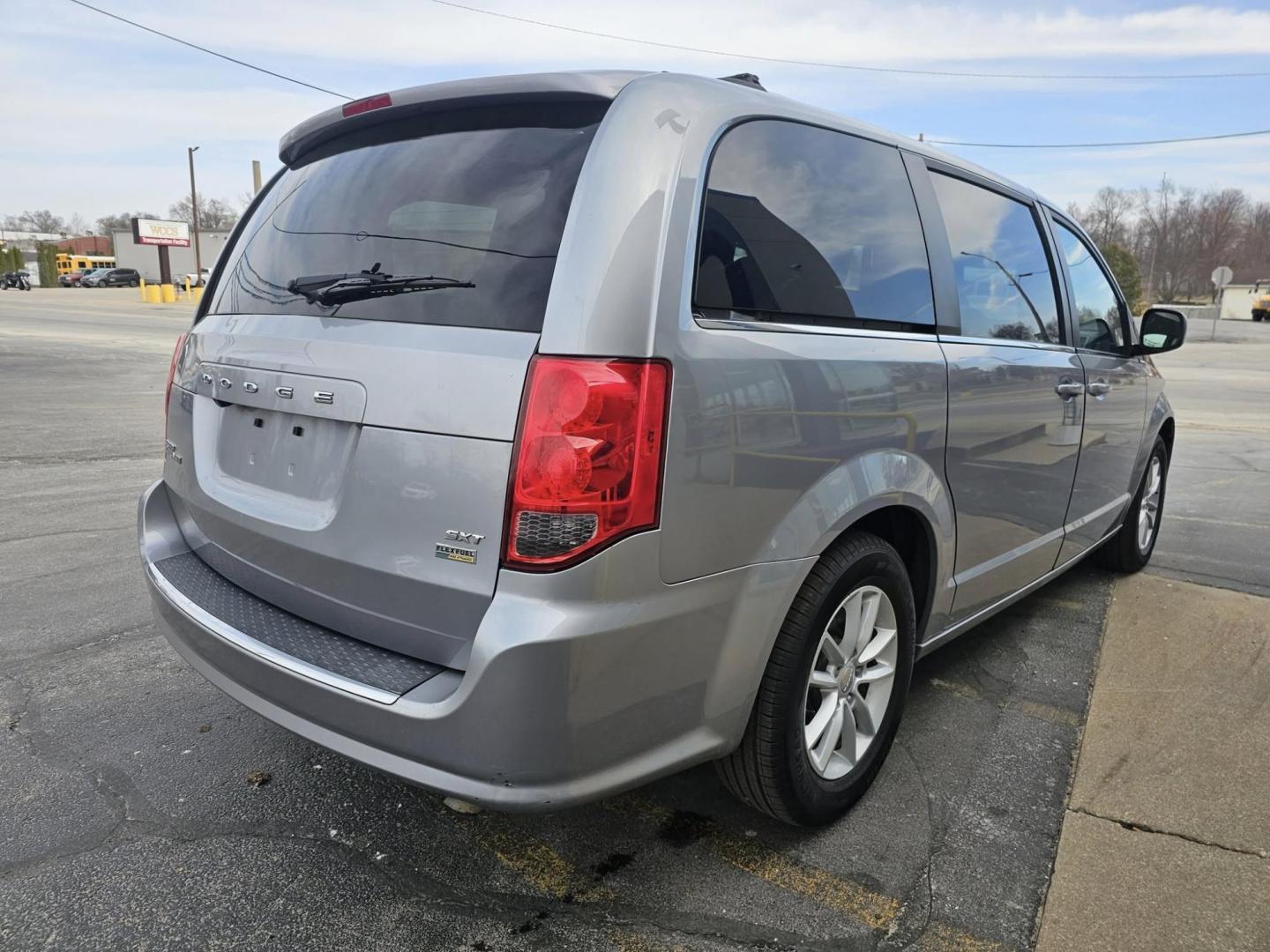 2019 SILVER /BLACK Dodge GRAND CARAVAN SXT SXT (2C4RDGCG1KR) with an 3.6L V6 DOHC 24V engine, 6A transmission, located at 502 South Main Street, Columbia City, IN, 46725, (260) 244-4645, 41.151382, -85.490578 - 2019 Dodge GRAND CARAVAN SXT SXT - Photo#2