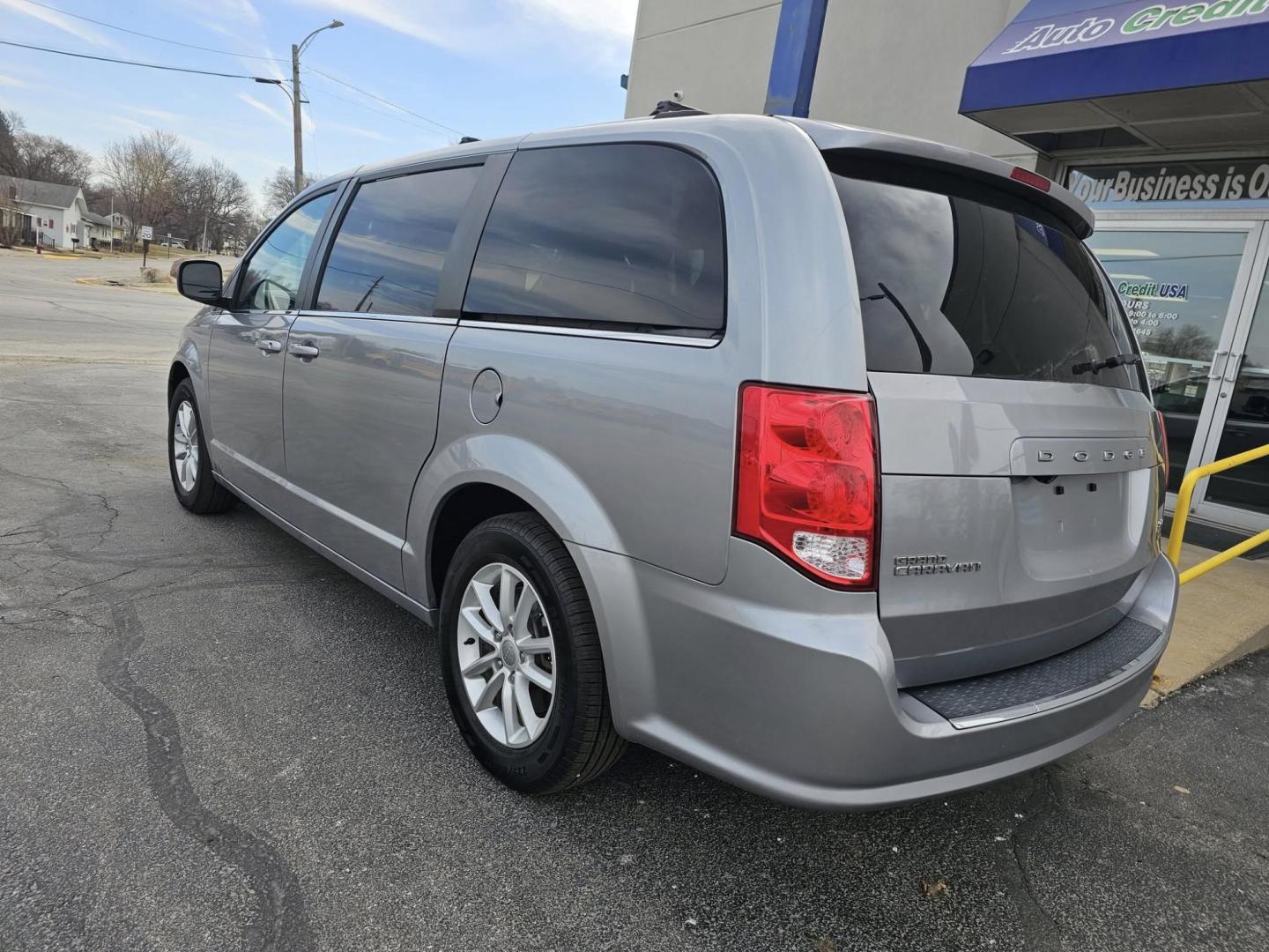 2019 SILVER /BLACK Dodge GRAND CARAVAN SXT SXT (2C4RDGCG1KR) with an 3.6L V6 DOHC 24V engine, 6A transmission, located at 502 South Main Street, Columbia City, IN, 46725, (260) 244-4645, 41.151382, -85.490578 - 2019 Dodge GRAND CARAVAN SXT SXT - Photo#3
