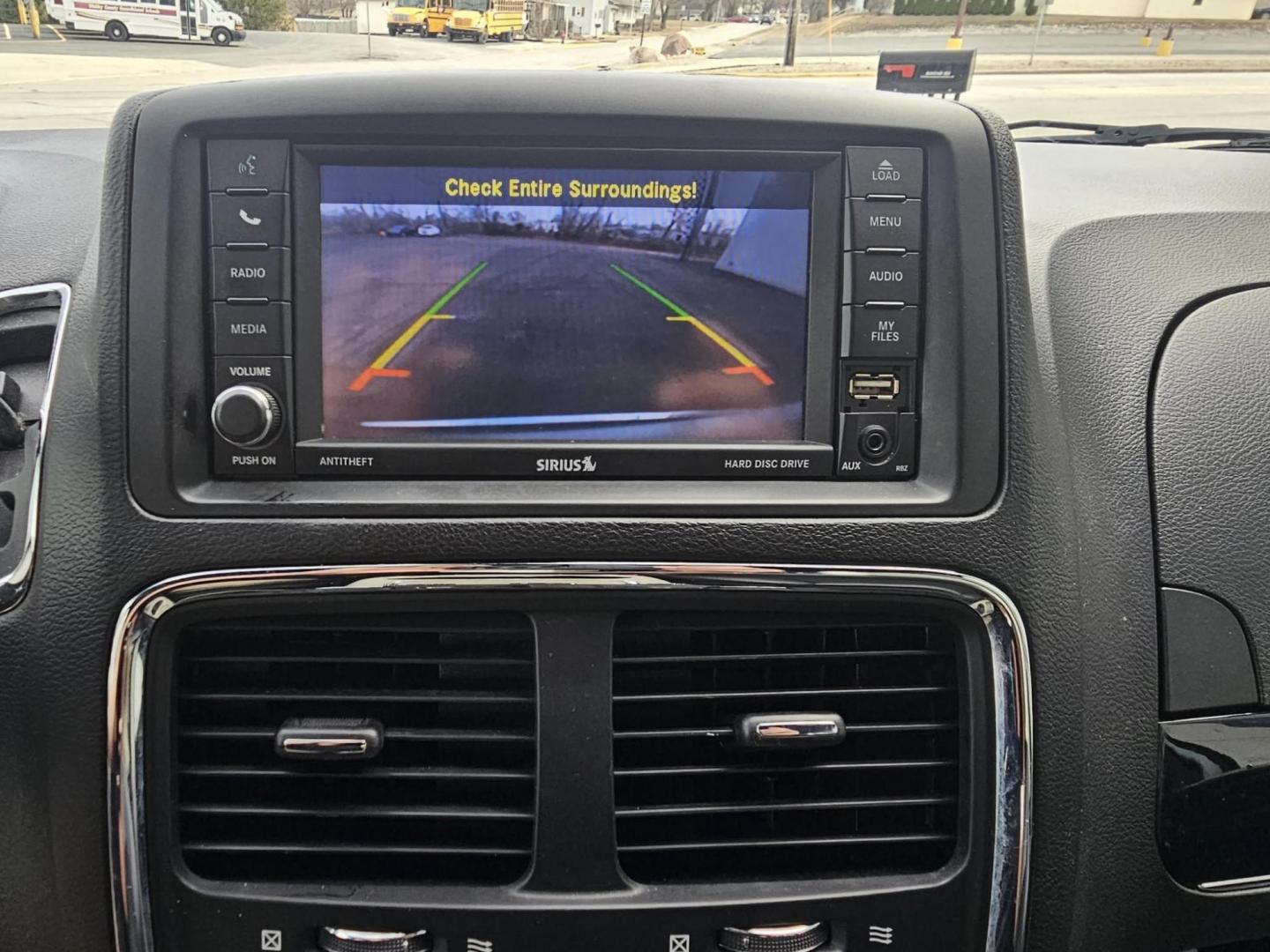 2019 SILVER /BLACK Dodge GRAND CARAVAN SXT SXT (2C4RDGCG1KR) with an 3.6L V6 DOHC 24V engine, 6A transmission, located at 502 South Main Street, Columbia City, IN, 46725, (260) 244-4645, 41.151382, -85.490578 - 2019 Dodge GRAND CARAVAN SXT SXT - Photo#9