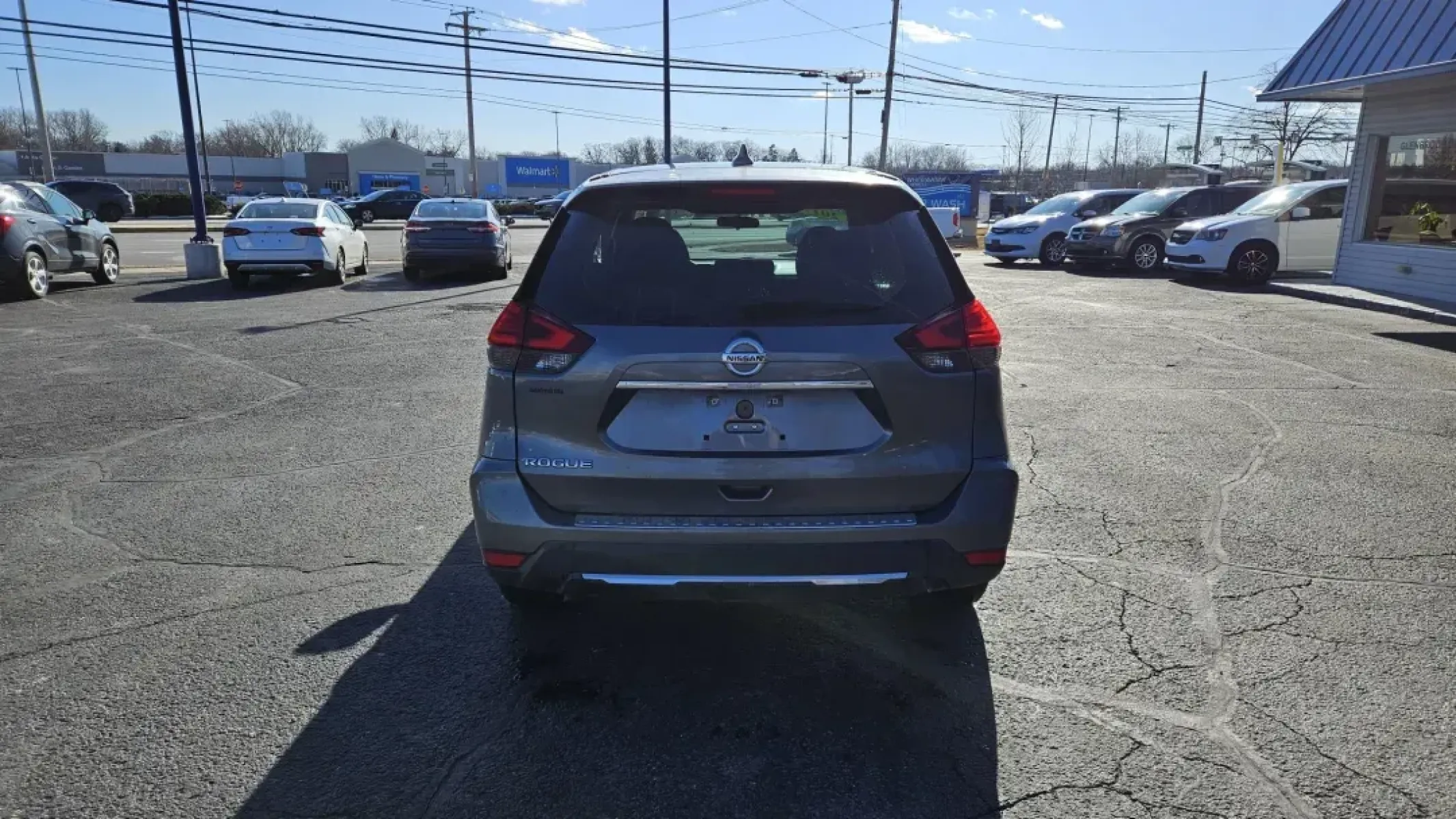2017 UNKNOWN Nissan ROGUE S; SL; SV SV 2WD (5N1AT2MTXHC) with an 2.5L L4 DOHC 16V engine, CVT transmission, located at 5744 Central Avenue, Toledo, OH, 43615, (419) 724-0130, 41.676781, -83.682137 - 2017 Nissan ROGUE S; SL; SV SV 2WD - Photo#4