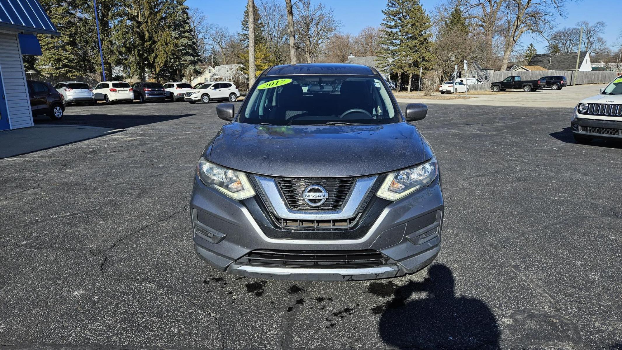 2017 UNKNOWN Nissan ROGUE S; SL; SV SV 2WD (5N1AT2MTXHC) with an 2.5L L4 DOHC 16V engine, CVT transmission, located at 5744 Central Avenue, Toledo, OH, 43615, (419) 724-0130, 41.676781, -83.682137 - 2017 Nissan ROGUE S; SL; SV SV 2WD - Photo#2