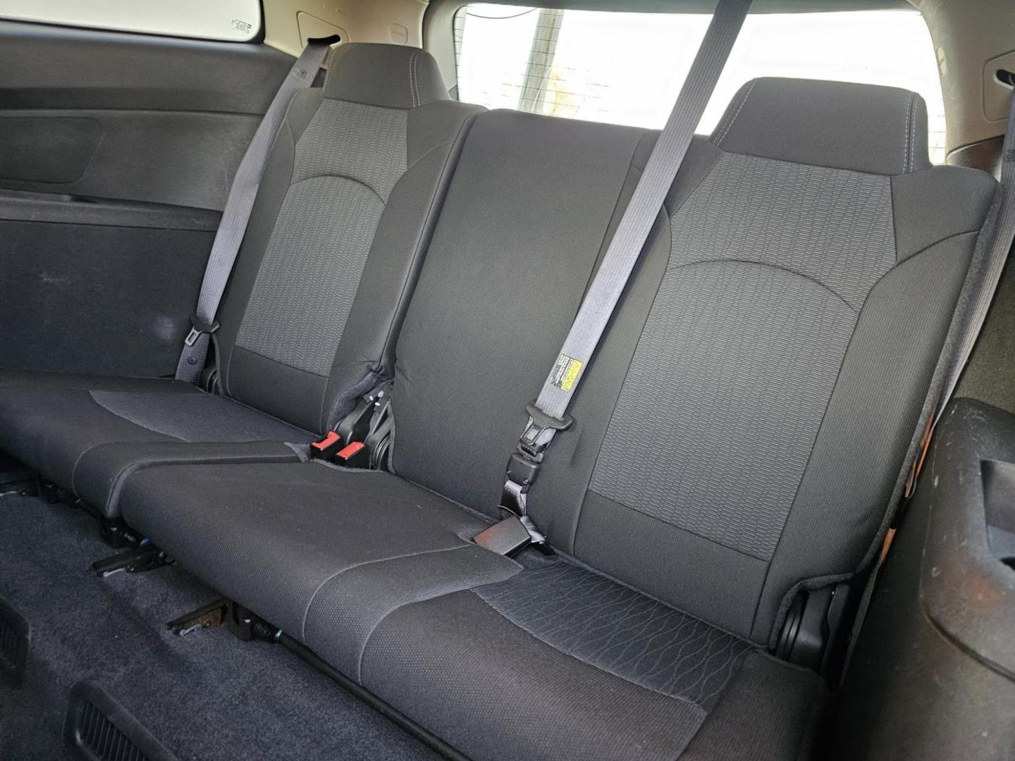 2015 GRAY /BLACK CHEVROLET TRAVERSE 1LT 1LT AWD (1GNKVGKD2FJ) with an 3.6L V6 DOHC 24V engine, 6-Speed Automatic transmission, located at 502 South Main Street, Columbia City, IN, 46725, (260) 244-4645, 41.151382, -85.490578 - 2015 CHEVROLET TRAVERSE 1LT 1LT AWD - Photo#6