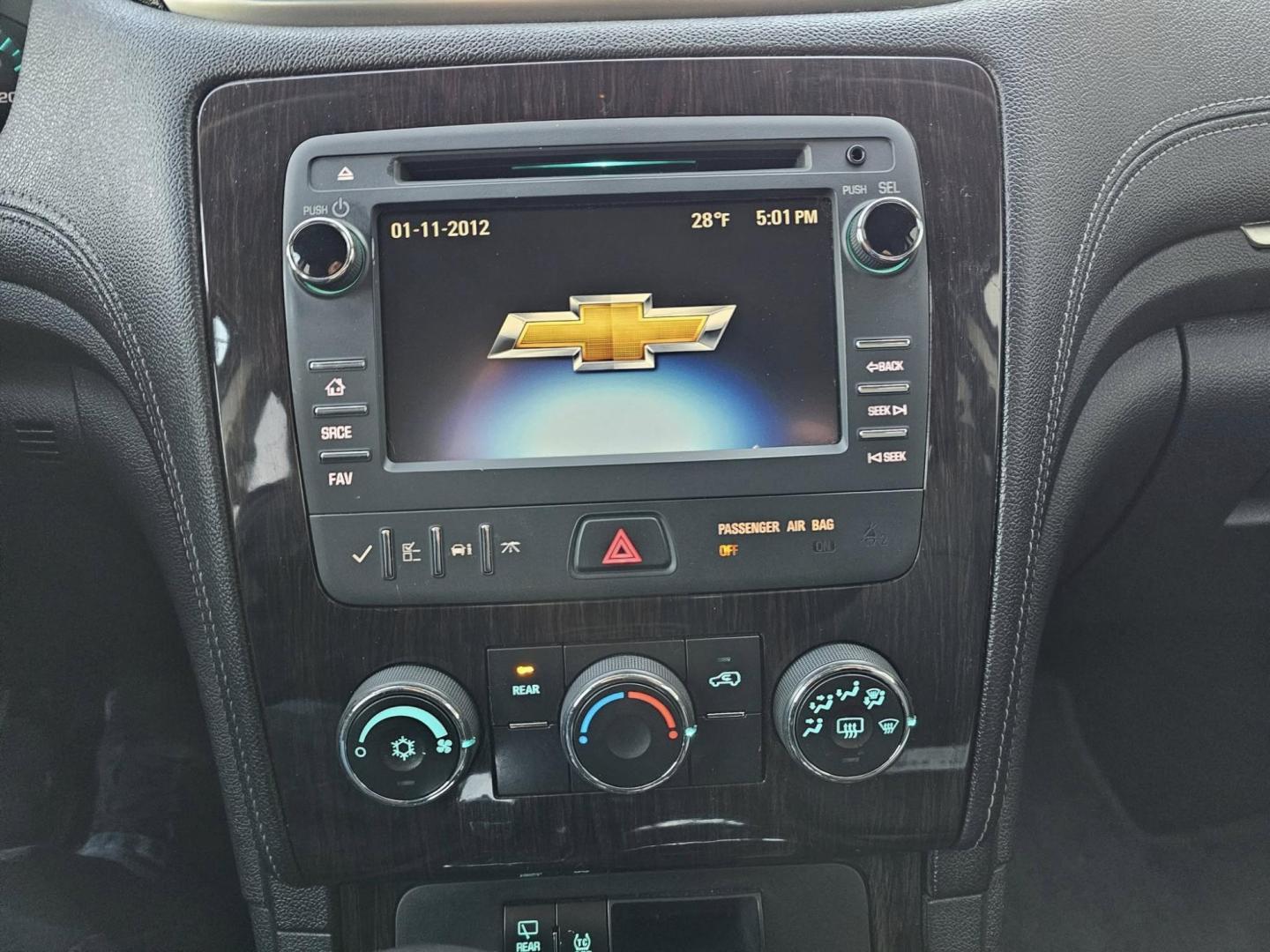 2015 GRAY /BLACK CHEVROLET TRAVERSE 1LT 1LT AWD (1GNKVGKD2FJ) with an 3.6L V6 DOHC 24V engine, 6-Speed Automatic transmission, located at 502 South Main Street, Columbia City, IN, 46725, (260) 244-4645, 41.151382, -85.490578 - 2015 CHEVROLET TRAVERSE 1LT 1LT AWD - Photo#8