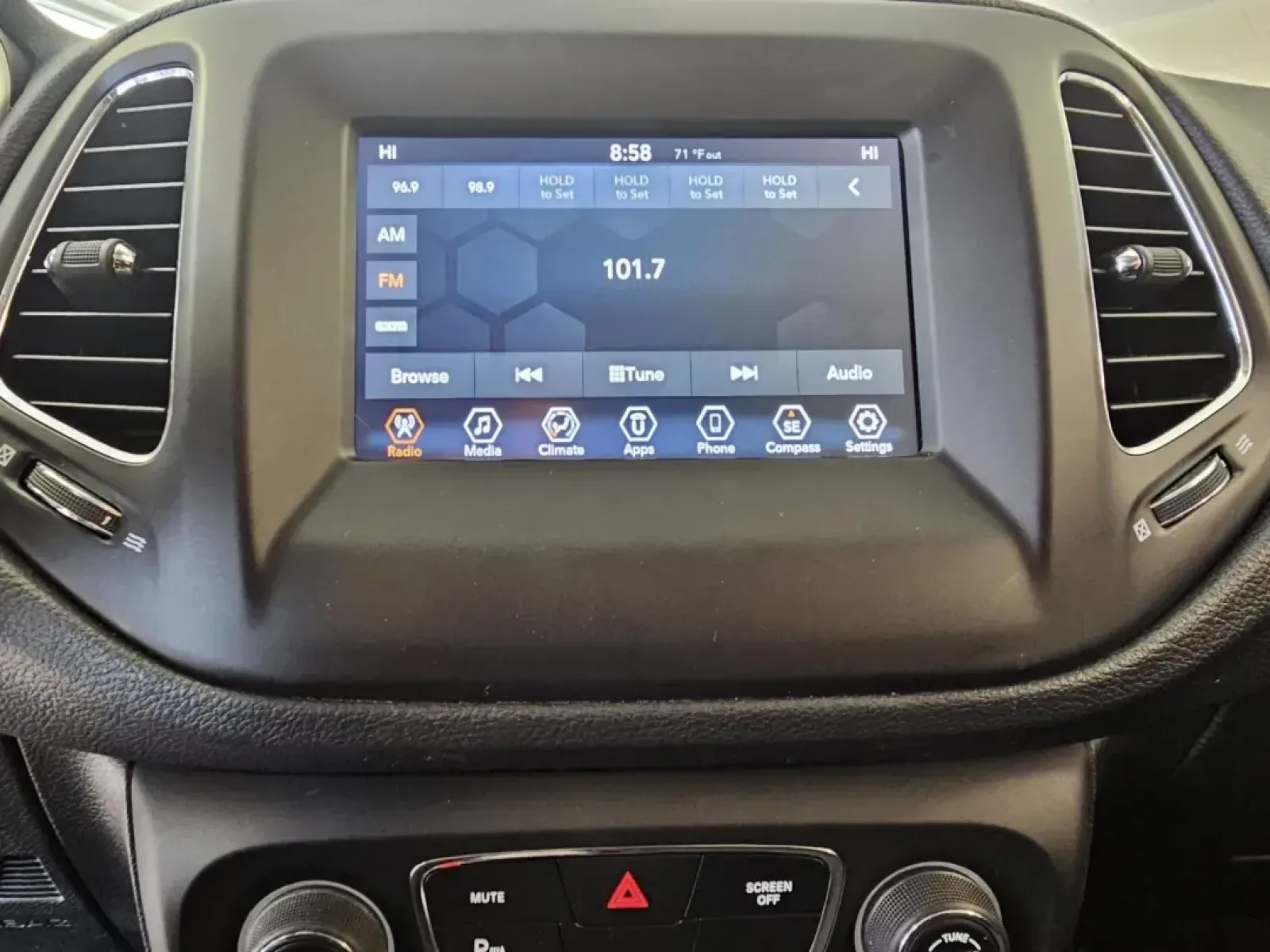 2018 RED Jeep COMPASS SPORT (3C4NJCAB7JT) with an Other engine, located at 502 South Main Street, Columbia City, IN, 46725, (260) 244-4645, 41.151382, -85.490578 - 2018 Jeep COMPASS SPORT - Photo#6