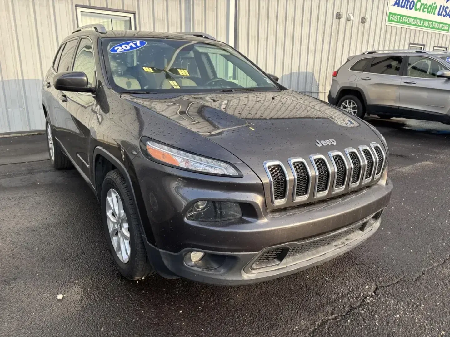 2017 RAY Jeep CHEROKEE LATITUDE (1C4PJLCB4HW) with an Other engine, located at 100 West Coliseum Boulevard, Fort Wayne, IN, 46805, (260) 471-0567, 41.118340, -85.141014 - 2017 Jeep CHEROKEE LATITUDE - Photo#0