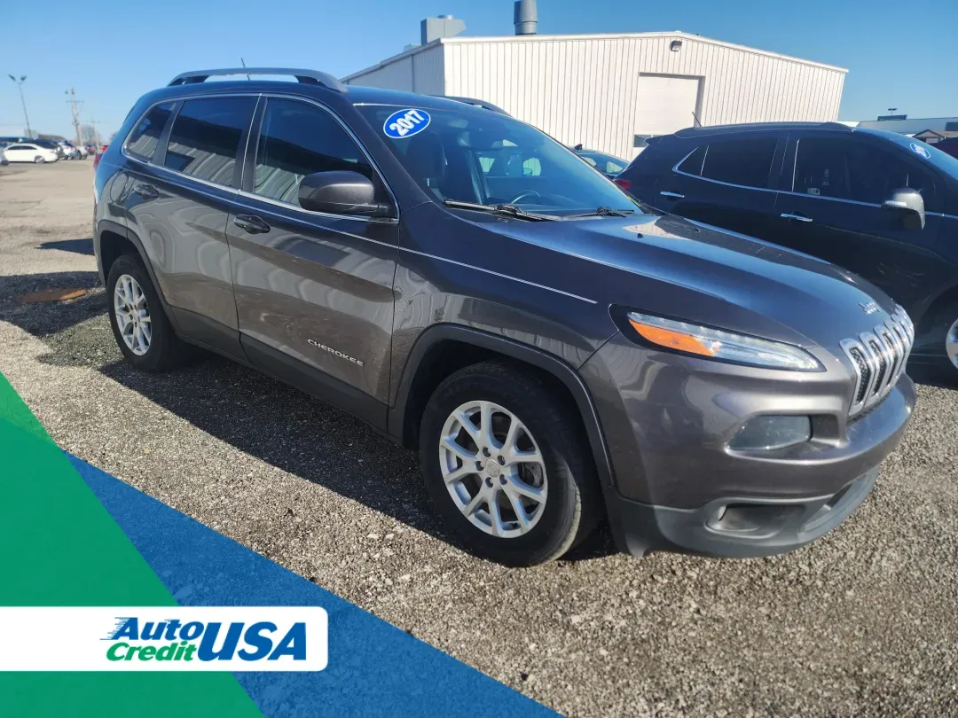 photo of 2017 Jeep CHEROKEE LATITUDE 