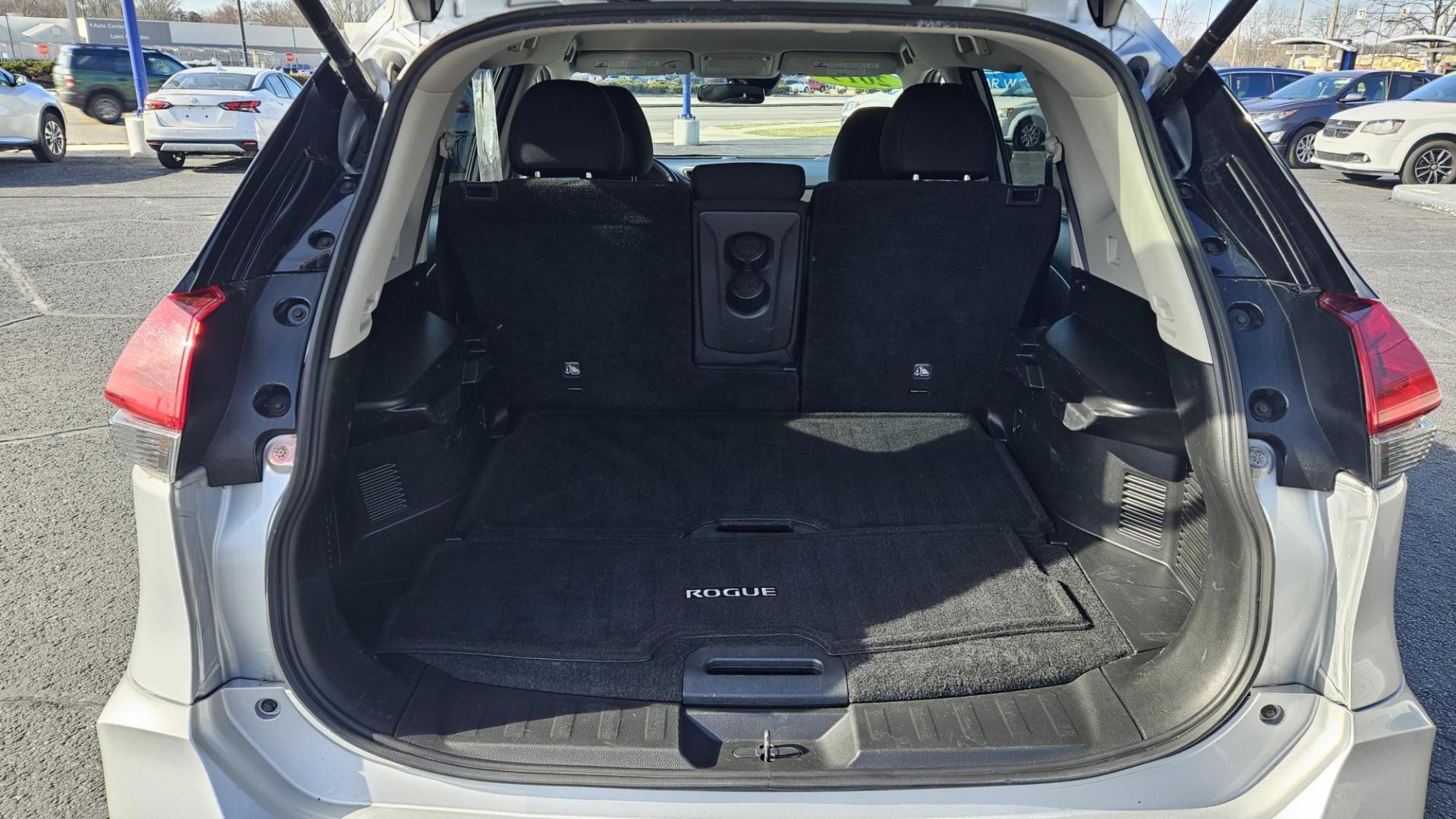 2019 Nissan ROGUE S; SL; SV (KNMAT2MV0KP) with an Other engine, located at 5744 Central Avenue, Toledo, OH, 43615, (419) 724-0130, 41.676781, -83.682137 - 2019 Nissan ROGUE S; SL; SV - Photo#4