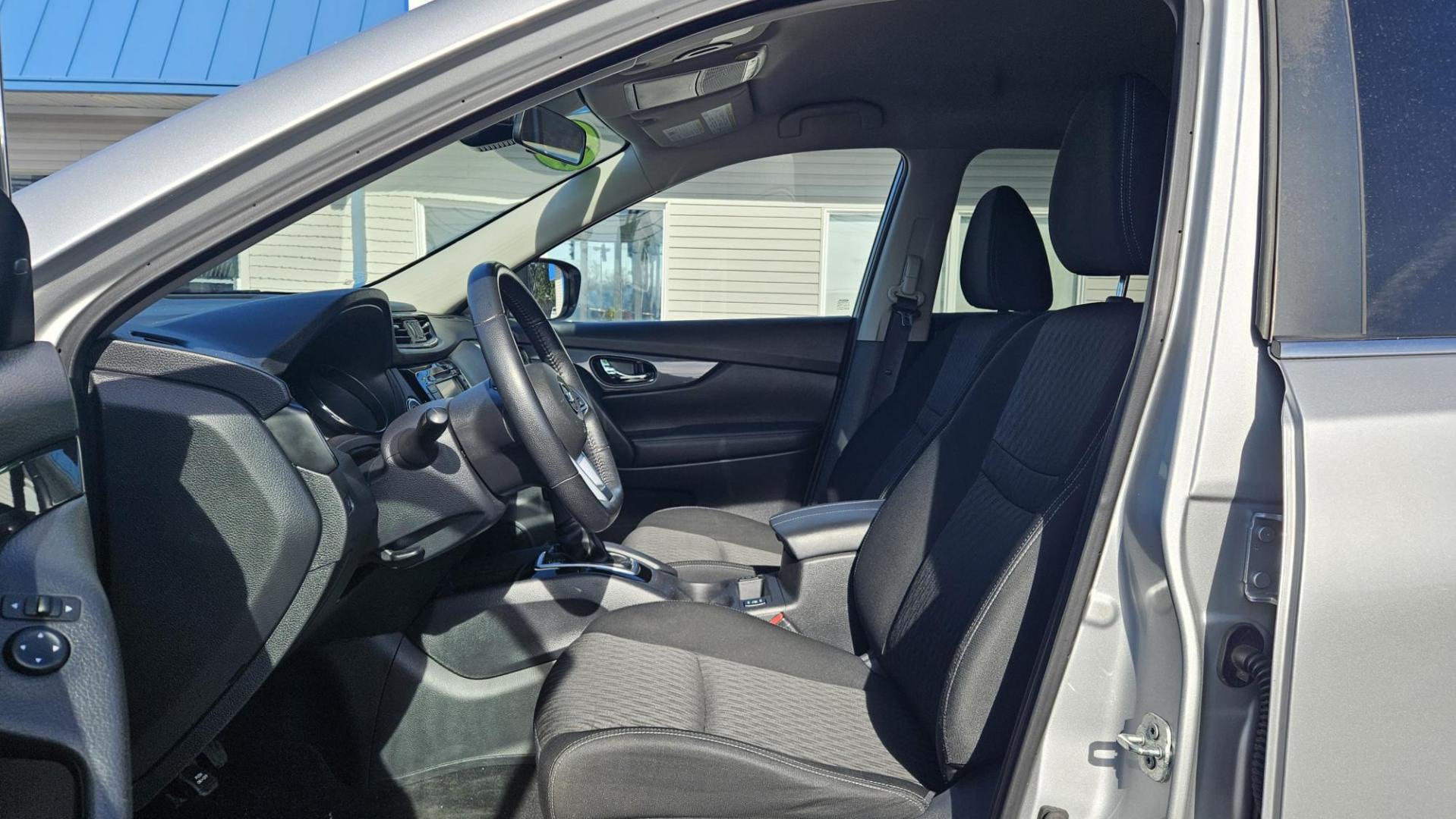 2019 Nissan ROGUE S; SL; SV (KNMAT2MV0KP) with an Other engine, located at 5744 Central Avenue, Toledo, OH, 43615, (419) 724-0130, 41.676781, -83.682137 - 2019 Nissan ROGUE S; SL; SV - Photo#5