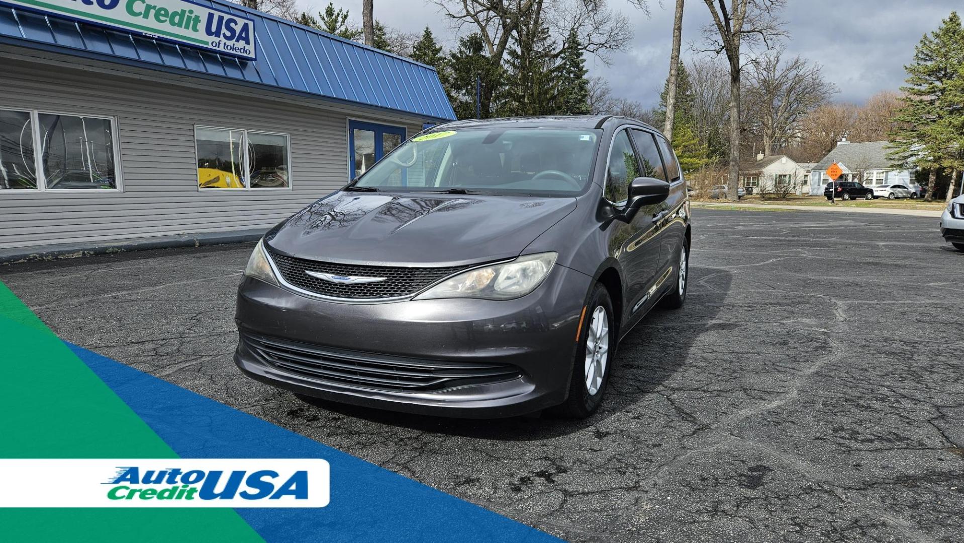 2017 Chrysler PACIFICA TOURING (2C4RC1DG7HR) with an Other engine, located at 5744 Central Avenue, Toledo, OH, 43615, (419) 724-0130, 41.676781, -83.682137 - 2017 Chrysler PACIFICA TOURING - Photo#0