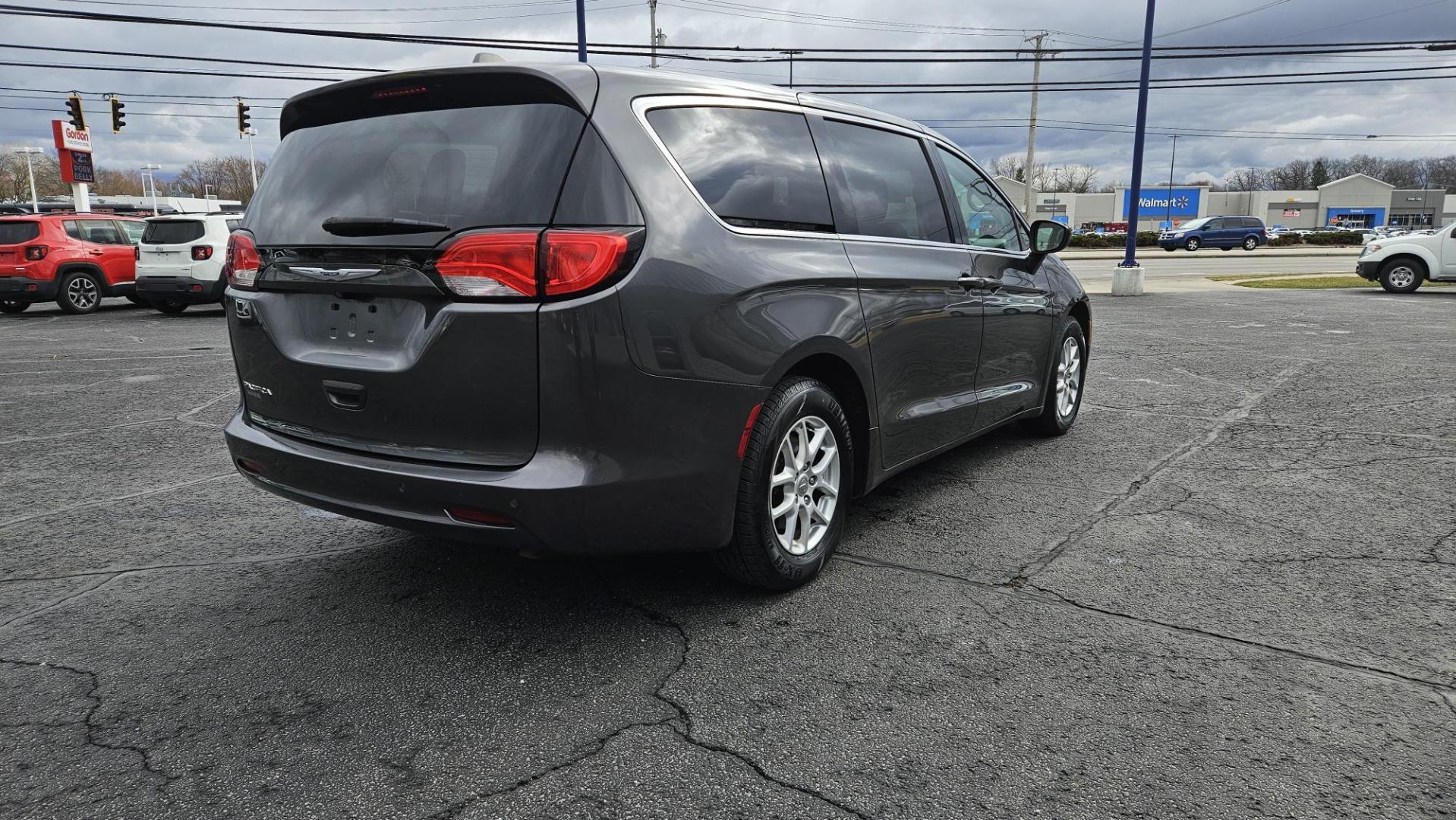 2017 Chrysler PACIFICA TOURING (2C4RC1DG7HR) with an Other engine, located at 5744 Central Avenue, Toledo, OH, 43615, (419) 724-0130, 41.676781, -83.682137 - 2017 Chrysler PACIFICA TOURING - Photo#2