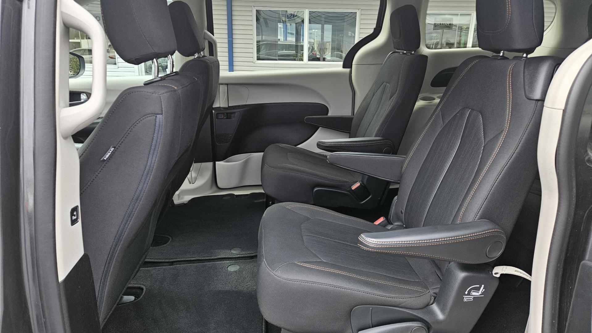 2017 Chrysler PACIFICA TOURING (2C4RC1DG7HR) with an Other engine, located at 5744 Central Avenue, Toledo, OH, 43615, (419) 724-0130, 41.676781, -83.682137 - 2017 Chrysler PACIFICA TOURING - Photo#7