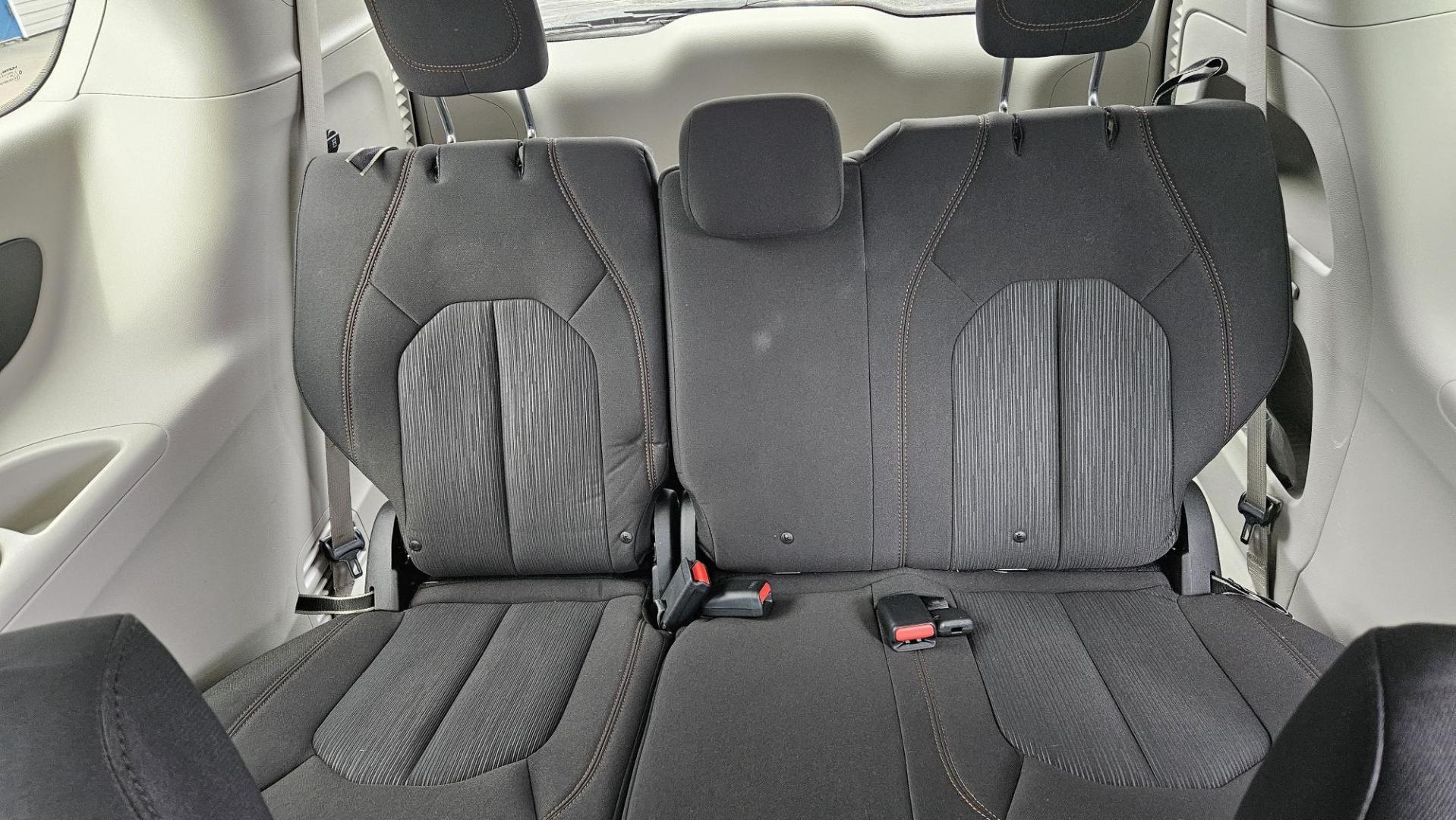 2017 Chrysler PACIFICA TOURING (2C4RC1DG7HR) with an Other engine, located at 5744 Central Avenue, Toledo, OH, 43615, (419) 724-0130, 41.676781, -83.682137 - 2017 Chrysler PACIFICA TOURING - Photo#8