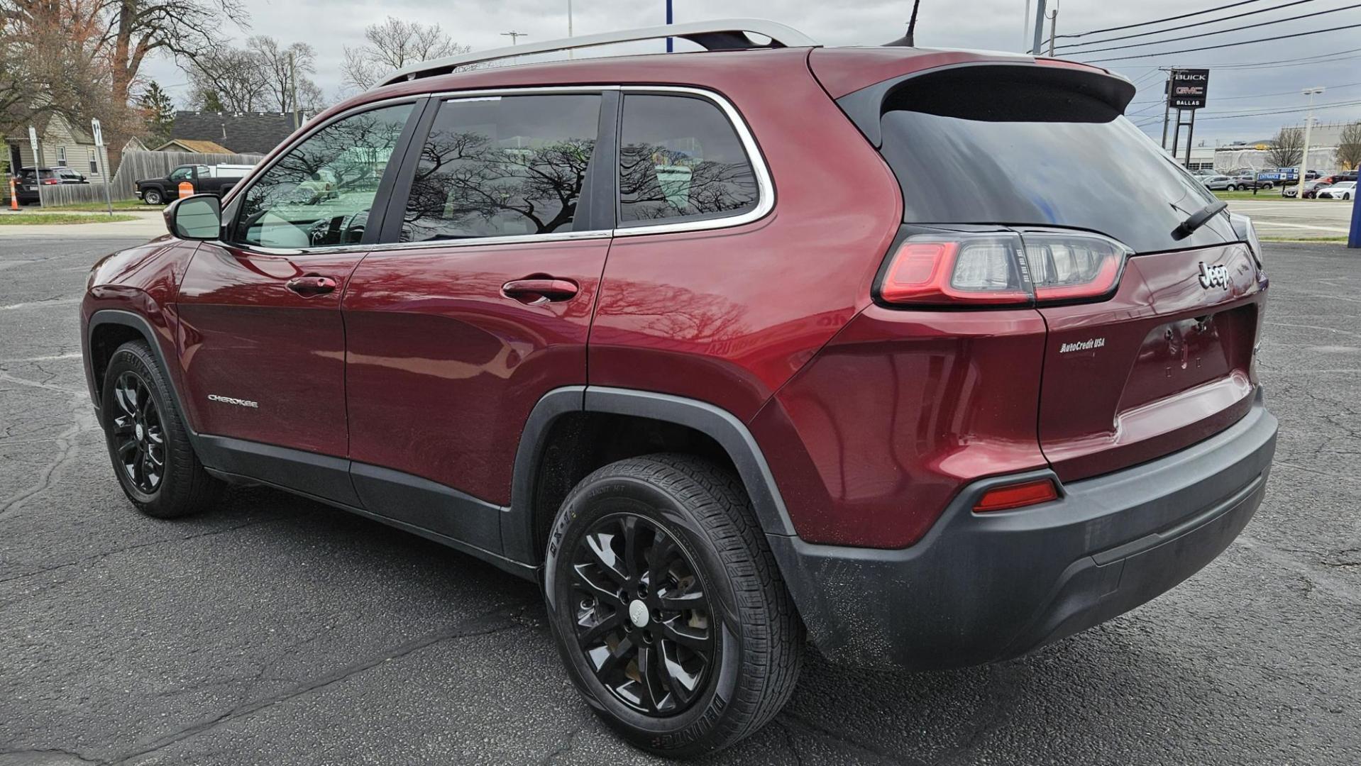 2019 Jeep CHEROKEE LATITUDE (1C4PJLCB5KD) with an Other engine, located at 5744 Central Avenue, Toledo, OH, 43615, (419) 724-0130, 41.676781, -83.682137 - 2019 Jeep CHEROKEE LATITUDE - Photo#2