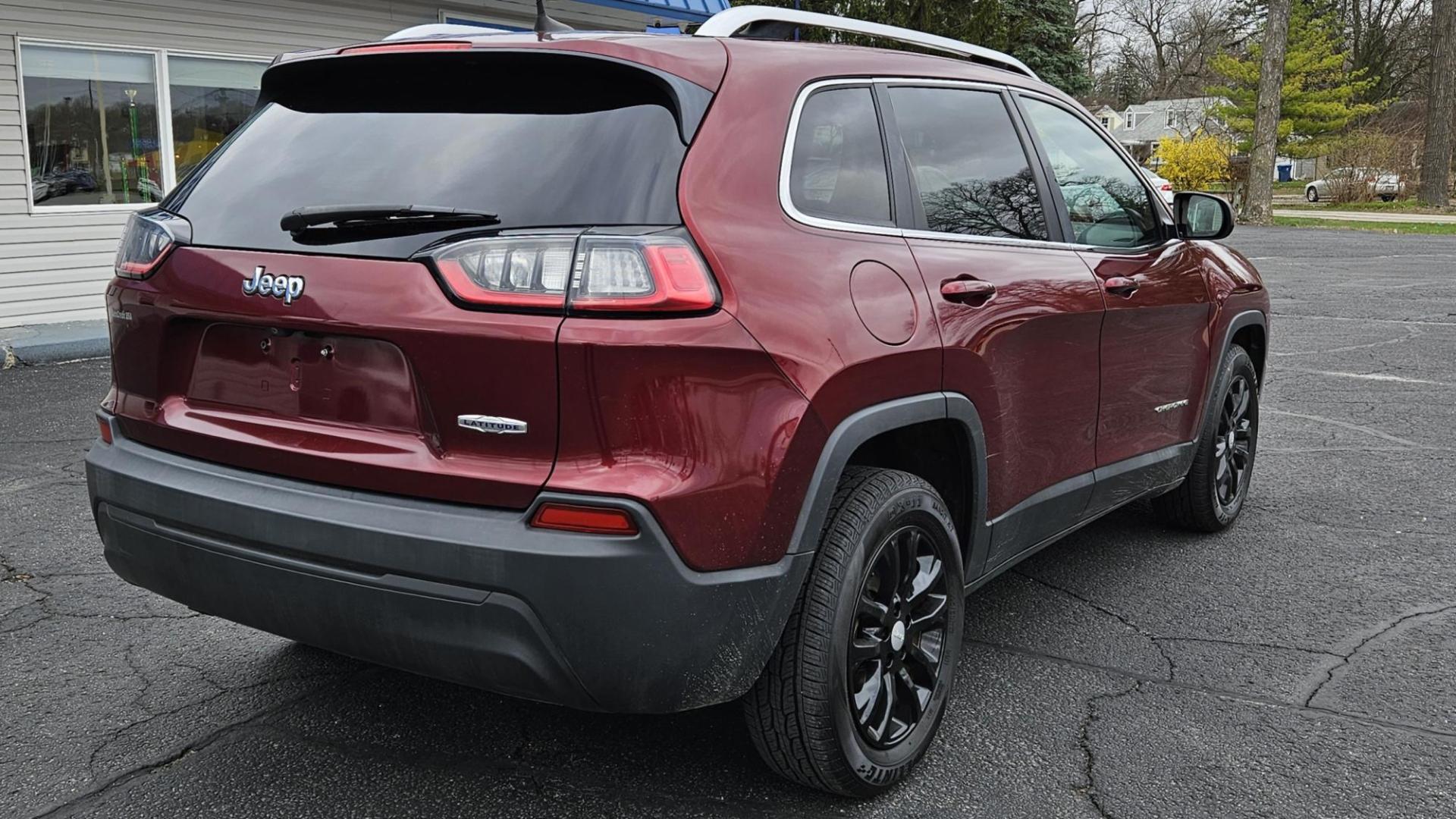 2019 Jeep CHEROKEE LATITUDE (1C4PJLCB5KD) with an Other engine, located at 5744 Central Avenue, Toledo, OH, 43615, (419) 724-0130, 41.676781, -83.682137 - 2019 Jeep CHEROKEE LATITUDE - Photo#3