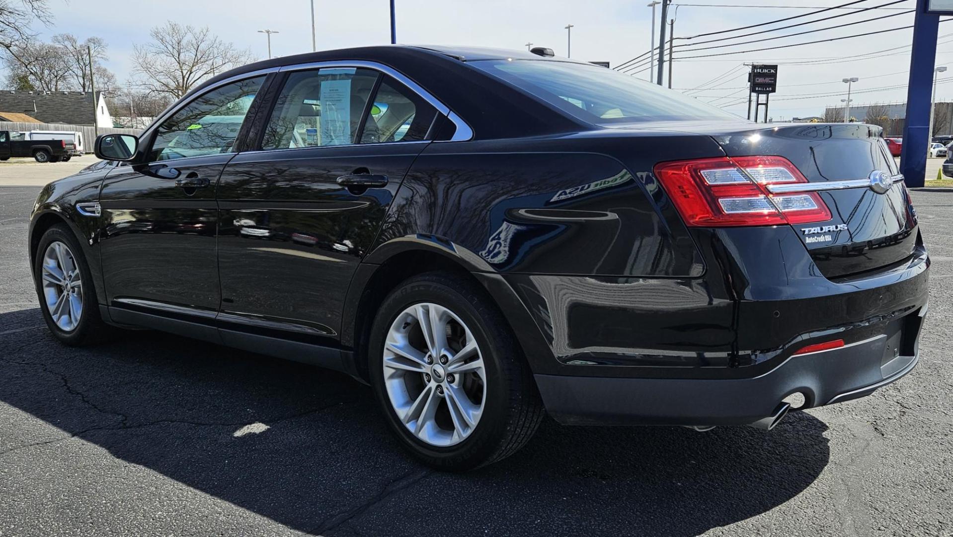 2017 Ford TAURUS SEL (1FAHP2E8XHG) with an Other engine, located at 5744 Central Avenue, Toledo, OH, 43615, (419) 724-0130, 41.676781, -83.682137 - 2017 Ford TAURUS SEL - Photo#3