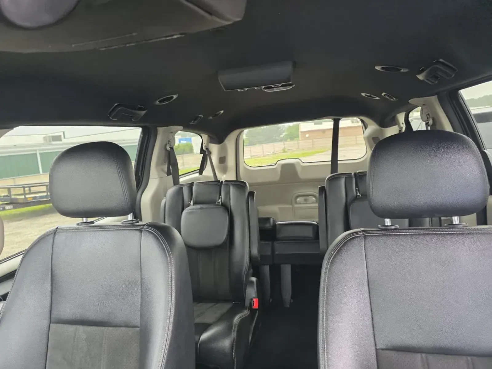 2020 Dodge Grand Caravan (2C4RDGCG2LR) with an Other engine, located at 15 Petro Dr, Warsaw, IN, 46582, (574) 306-0055, 41.273563, -85.857544 - **Experience Family Adventures with the 2020 Dodge Grand Caravan SXT at Auto Credit in Warsaw, IN!**<br /> <br /> If you're searching for the perfect family vehicle to accommodate your growing tribe, look no further than the 2020 Dodge Grand Caravan SXT, available now at Auto Credit in Warsaw, India - Photo#4
