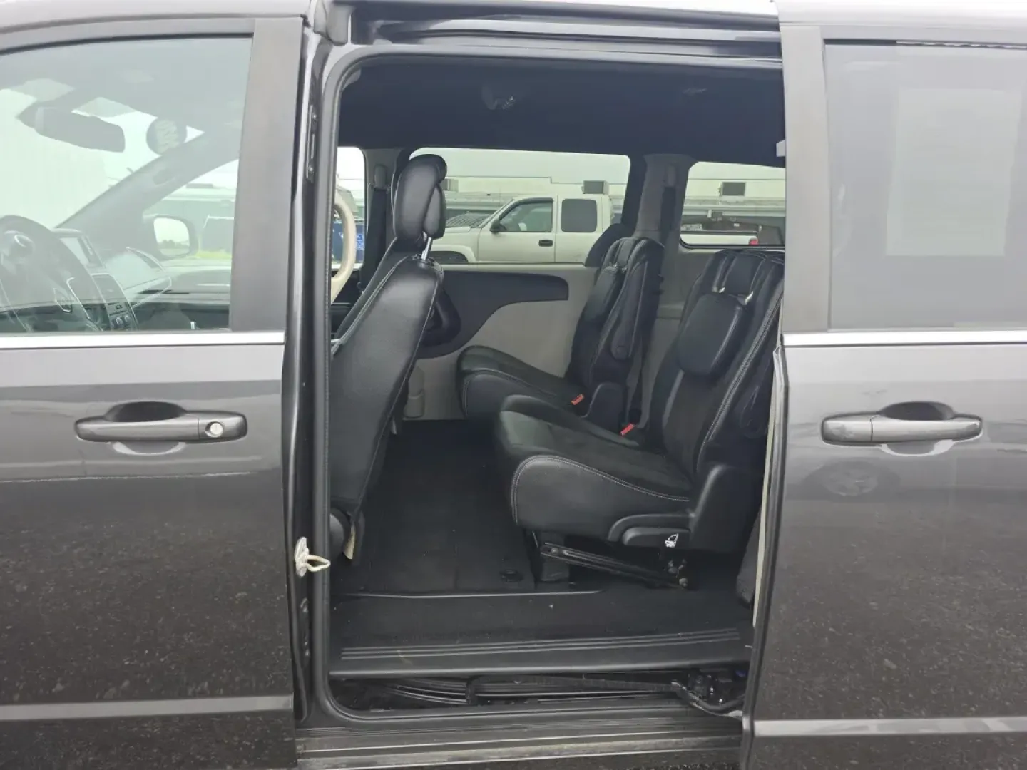 2020 Dodge Grand Caravan (2C4RDGCG2LR) with an Other engine, located at 15 Petro Dr, Warsaw, IN, 46582, (574) 306-0055, 41.273563, -85.857544 - **Experience Family Adventures with the 2020 Dodge Grand Caravan SXT at Auto Credit in Warsaw, IN!**<br /> <br /> If you're searching for the perfect family vehicle to accommodate your growing tribe, look no further than the 2020 Dodge Grand Caravan SXT, available now at Auto Credit in Warsaw, India - Photo#5