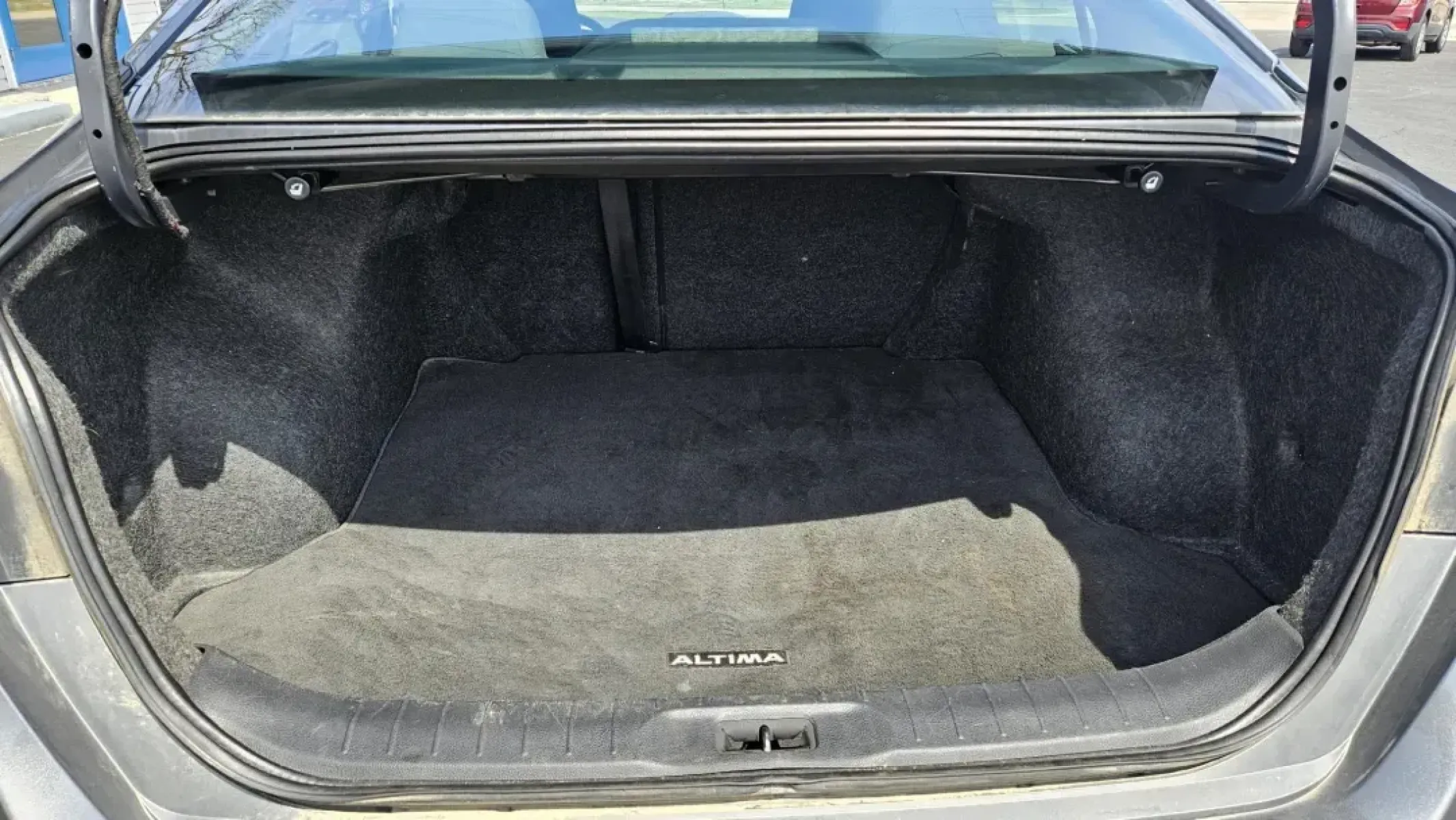 2019 Nissan ALTIMA 2.5 S (1N4BL4BV4KC) with an Other engine, located at 5744 Central Avenue, Toledo, OH, 43615, (419) 724-0130, 41.676781, -83.682137 - ### Discover Your Next Adventure with the 2019 Nissan Altima 2.5 S<br /> <br /> Imagine cruising through the picturesque streets of downtown Bellingham, WA, or embarking on weekend getaways with friends, all while enjoying the comfort and reliability of a sedan designed to elevate your driving exper - Photo#4