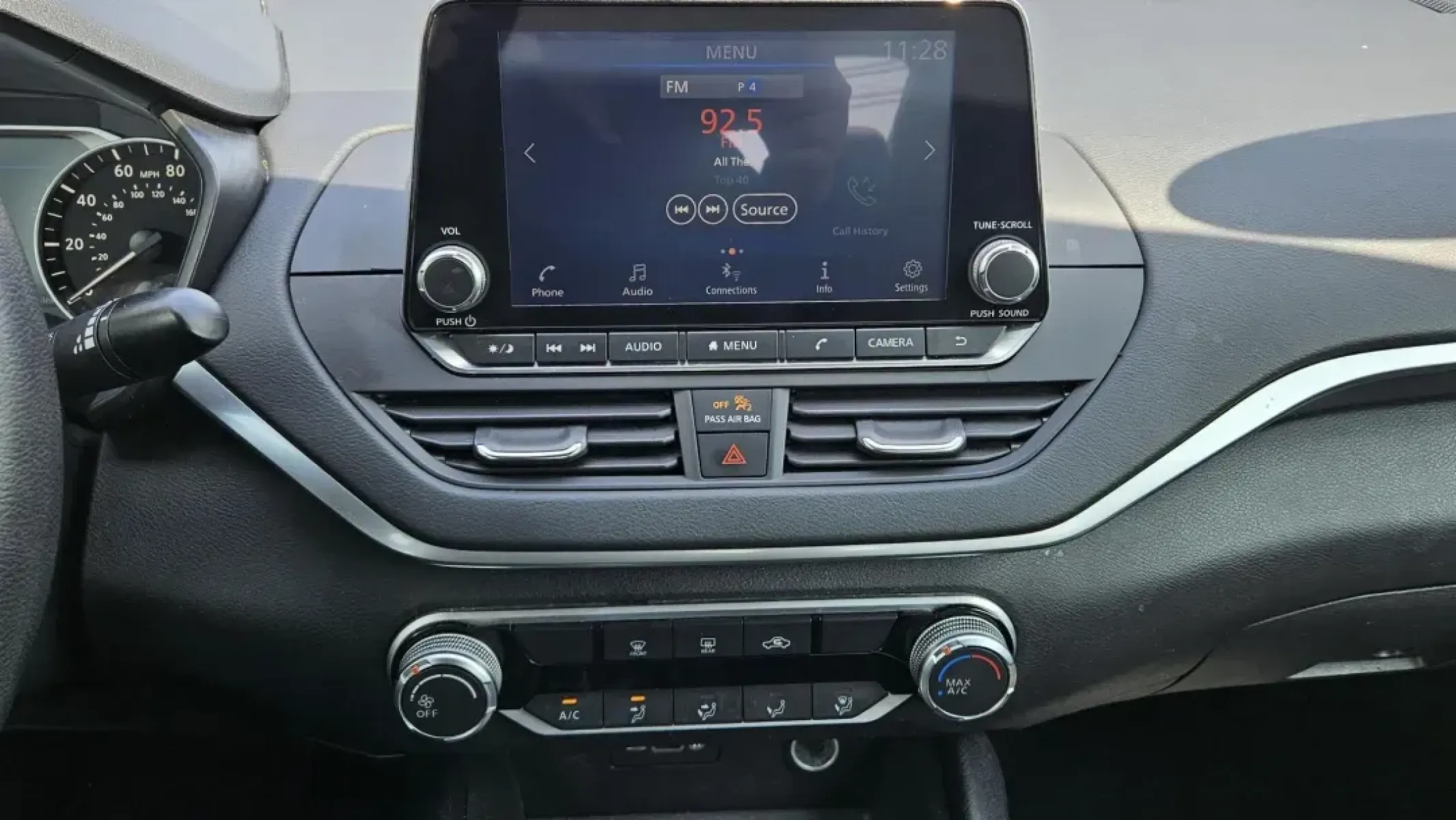 2019 Nissan ALTIMA 2.5 S (1N4BL4BV4KC) with an Other engine, located at 5744 Central Avenue, Toledo, OH, 43615, (419) 724-0130, 41.676781, -83.682137 - ### Discover Your Next Adventure with the 2019 Nissan Altima 2.5 S<br /> <br /> Imagine cruising through the picturesque streets of downtown Bellingham, WA, or embarking on weekend getaways with friends, all while enjoying the comfort and reliability of a sedan designed to elevate your driving exper - Photo#8