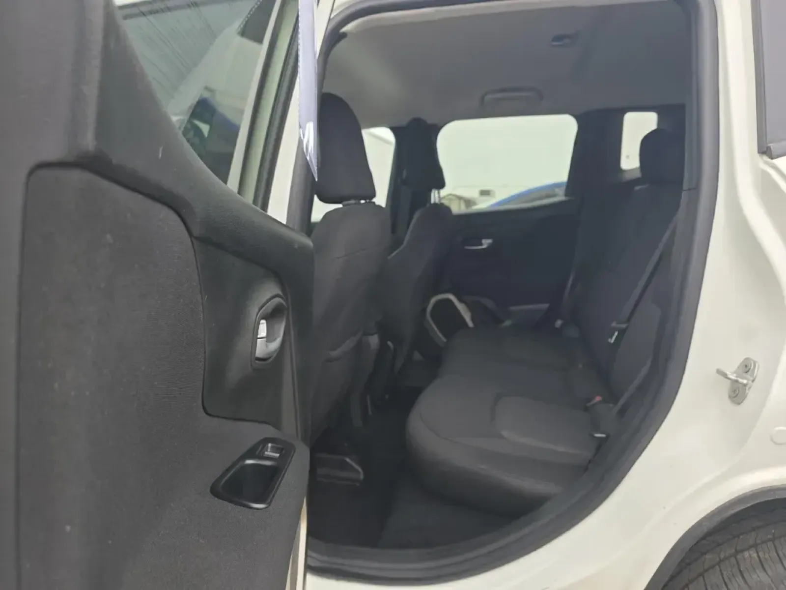 2017 Jeep RENEGADE LATITUDE (ZACCJABB9HP) with an Other engine, located at 15 Petro Dr, Warsaw, IN, 46582, (574) 306-0055, 41.273563, -85.857544 - 2017 Jeep RENEGADE LATITUDE - Photo#6