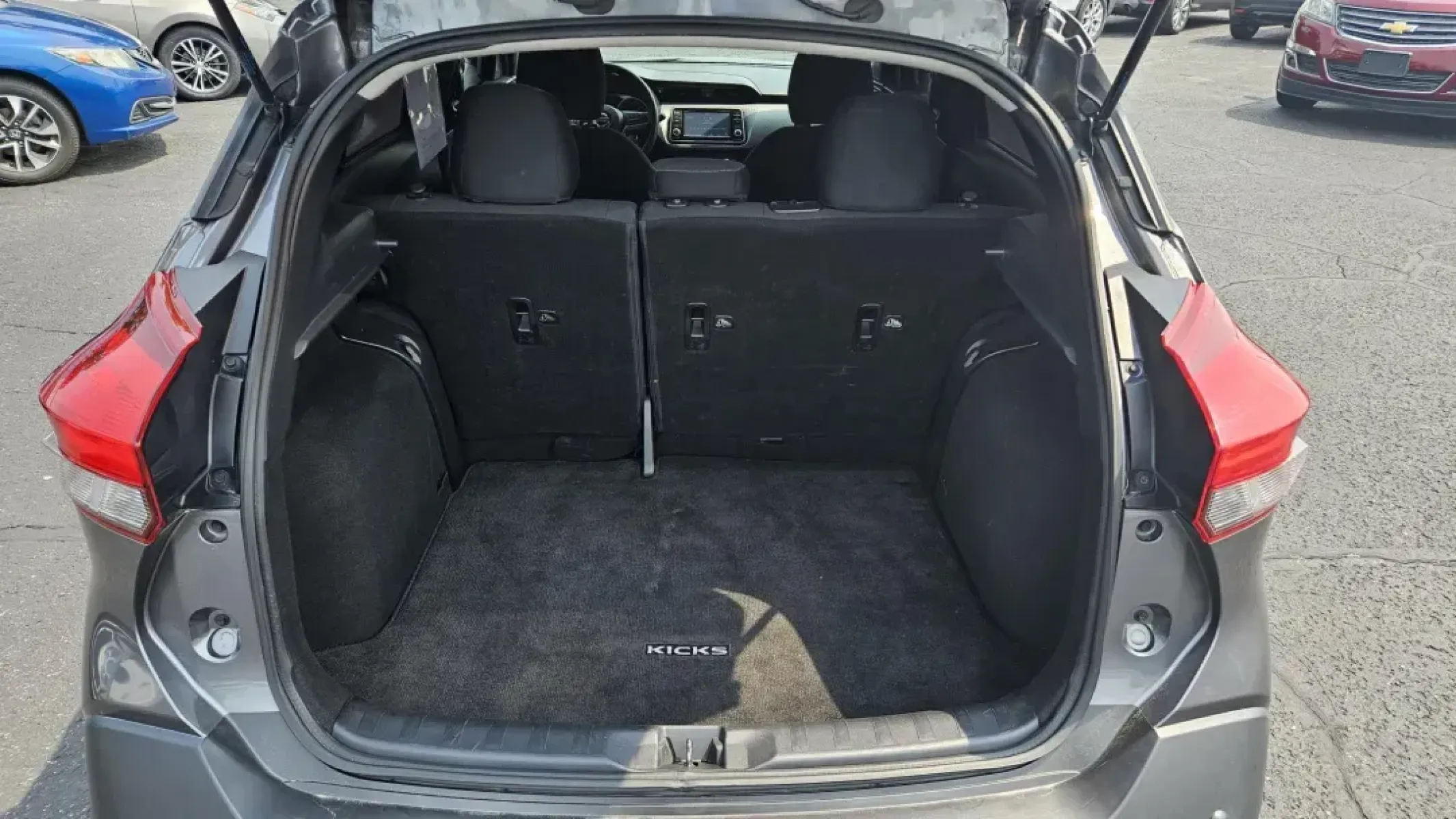 2020 Nissan KICKS S (3N1CP5BV0LL) with an Other engine, located at 5744 Central Avenue, Toledo, OH, 43615, (419) 724-0130, 41.676781, -83.682137 - 2020 Nissan KICKS S - Photo#4