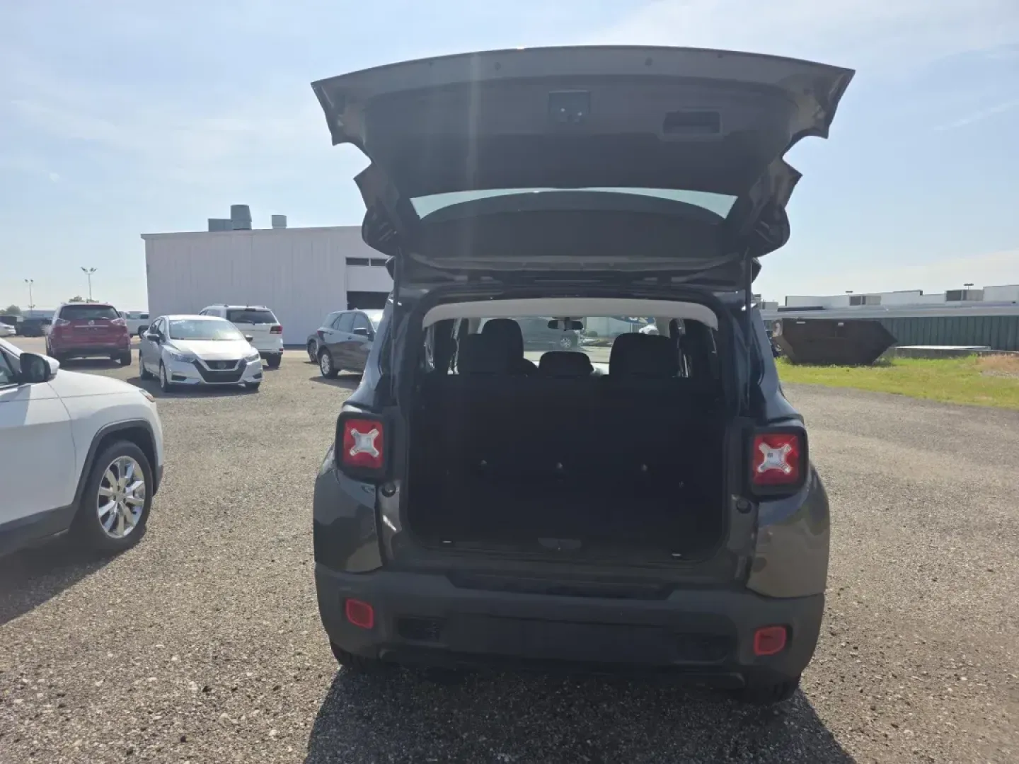 2019 Jeep Renegade (ZACNJBAB0KP) with an Other engine, located at 15 Petro Dr, Warsaw, IN, 46582, (574) 306-0055, 41.273563, -85.857544 - Are you ready to elevate your adventures? The 2019 Jeep Renegade Sport is here to transform your everyday journeys into exciting explorations, whether you're navigating the bustling streets of Warsaw, IN, or venturing off the beaten path. Perfect for those who thrive on spontaneity-this rugged yet s - Photo#6