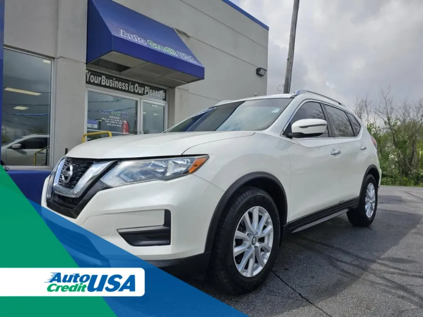 2017 Nissan Rogue (JN8AT2MT8HW) with an Other engine, located at 502 South Main Street, Columbia City, IN, 46725, (260) 244-4645, 41.151382, -85.490578 - ### Discover Your Next Adventure with the 2017 Nissan Rogue at Auto Credit!<br /> <br /> Are you in search of a reliable SUV that seamlessly fits into your active lifestyle? Look no further than this 2017 Nissan Rogue, available now at Auto Credit in Columbia City, Indiana. Whether you're navigating - Photo#0