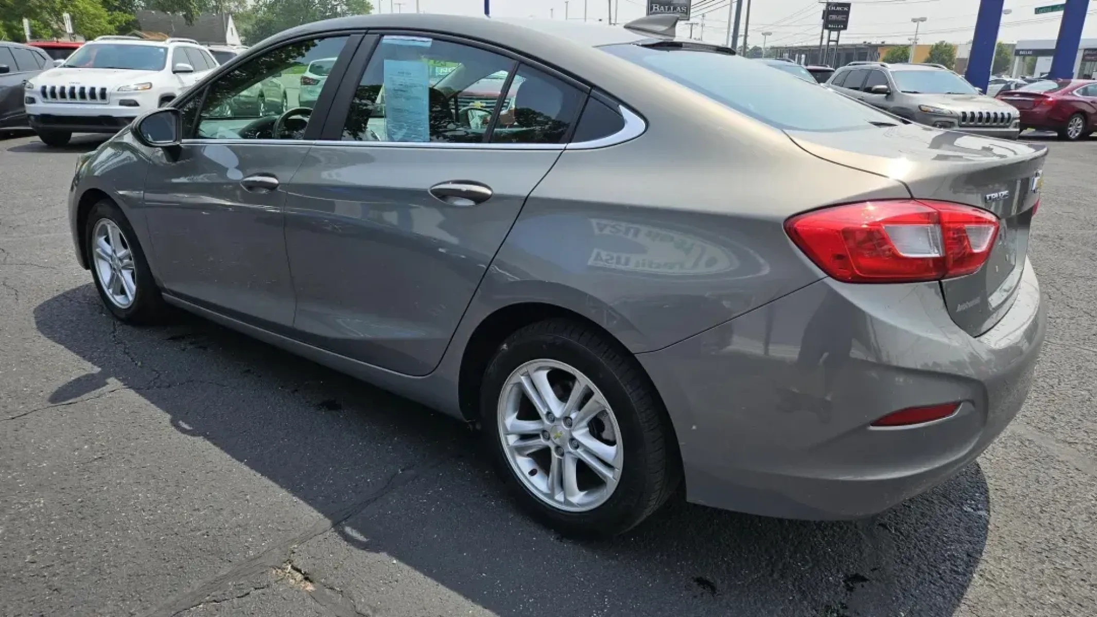 2017 Chevrolet CRUZE LT (1G1BE5SM6H7) with an Other engine, located at 5744 Central Avenue, Toledo, OH, 43615, (419) 724-0130, 41.676781, -83.682137 - **Discover Your Next Adventure with the 2017 Chevrolet CRUZE LT Perfect for Daily Drives and Weekend Getaways!**<br /> <br /> Are you on the hunt for a reliable, stylish car that comfortably fits your lifestyle? Look no further than this 2017 Chevrolet CRUZE LT, the ideal choice for commuters and w - Photo#2
