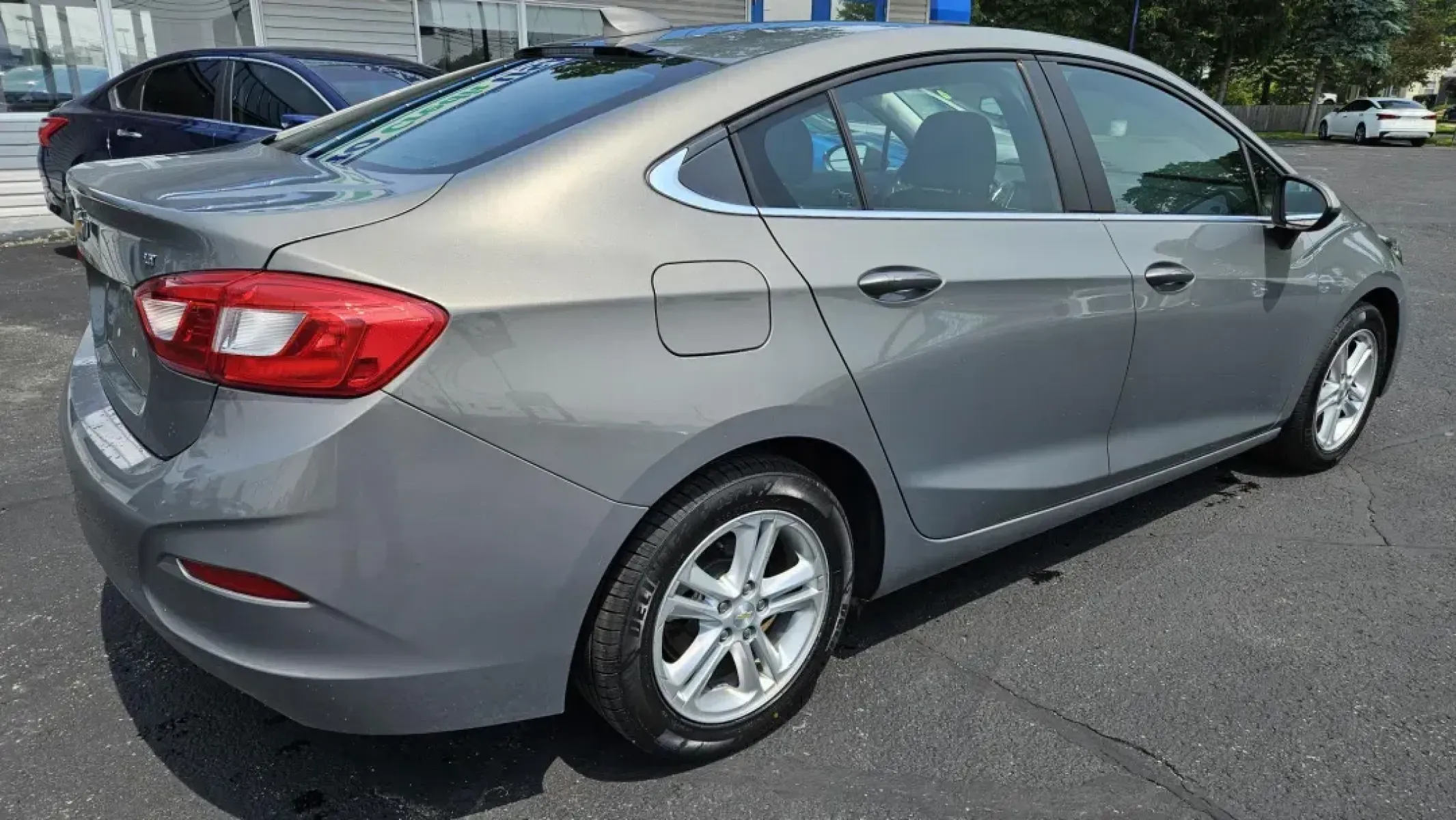 2017 Chevrolet CRUZE LT (1G1BE5SM6H7) with an Other engine, located at 5744 Central Avenue, Toledo, OH, 43615, (419) 724-0130, 41.676781, -83.682137 - **Discover Your Next Adventure with the 2017 Chevrolet CRUZE LT Perfect for Daily Drives and Weekend Getaways!**<br /> <br /> Are you on the hunt for a reliable, stylish car that comfortably fits your lifestyle? Look no further than this 2017 Chevrolet CRUZE LT, the ideal choice for commuters and w - Photo#3