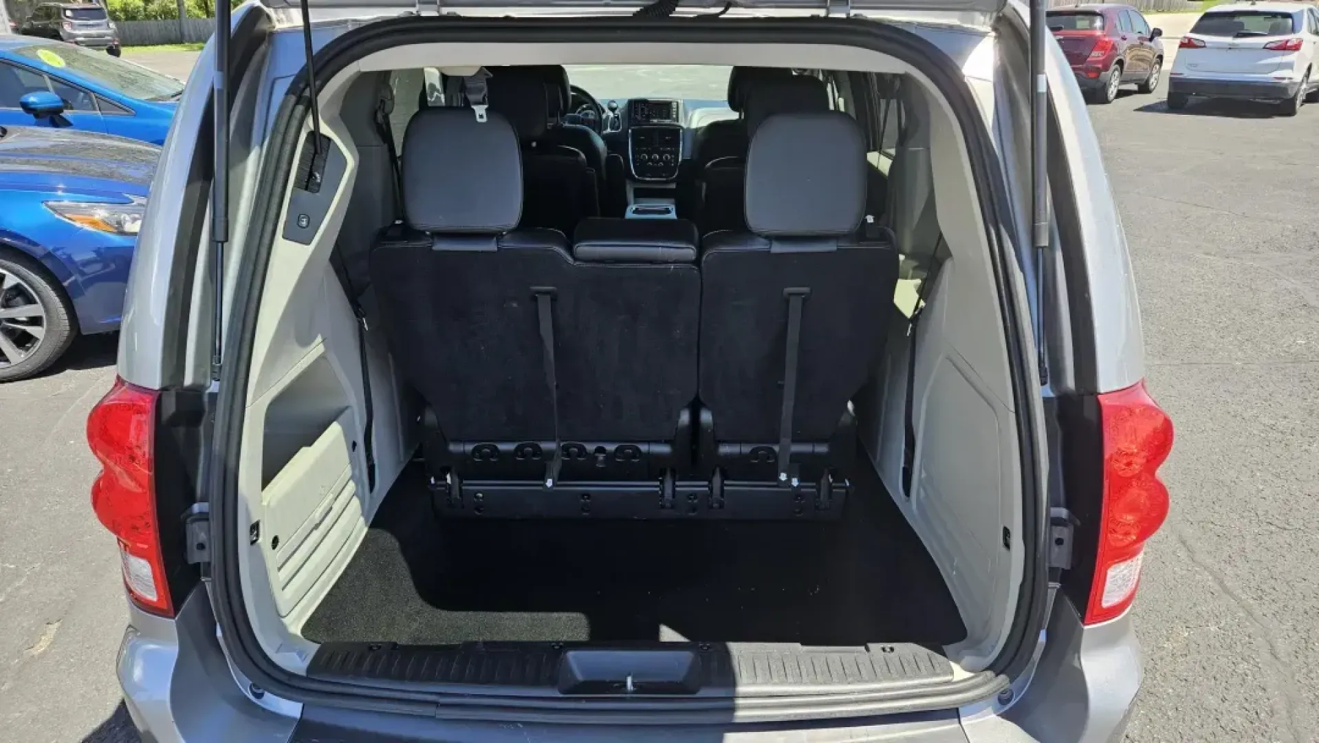 2018 Dodge GRAND CARAVAN SXT (2C4RDGCG9JR) with an Other engine, located at 5744 Central Avenue, Toledo, OH, 43615, (419) 724-0130, 41.676781, -83.682137 - Are you ready to elevate your family adventures? The 2018 Dodge Grand Caravan SXT is the perfect companion for growing families and active lifestyles, designed to provide both comfort and versatility for all your journeys. Whether you're planning a weekend getaway to Maumee Bay State Park or simply - Photo#4