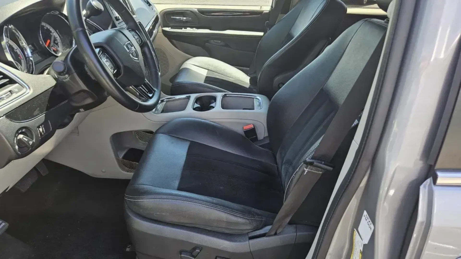 2018 Dodge GRAND CARAVAN SXT (2C4RDGCG9JR) with an Other engine, located at 5744 Central Avenue, Toledo, OH, 43615, (419) 724-0130, 41.676781, -83.682137 - Are you ready to elevate your family adventures? The 2018 Dodge Grand Caravan SXT is the perfect companion for growing families and active lifestyles, designed to provide both comfort and versatility for all your journeys. Whether you're planning a weekend getaway to Maumee Bay State Park or simply - Photo#9